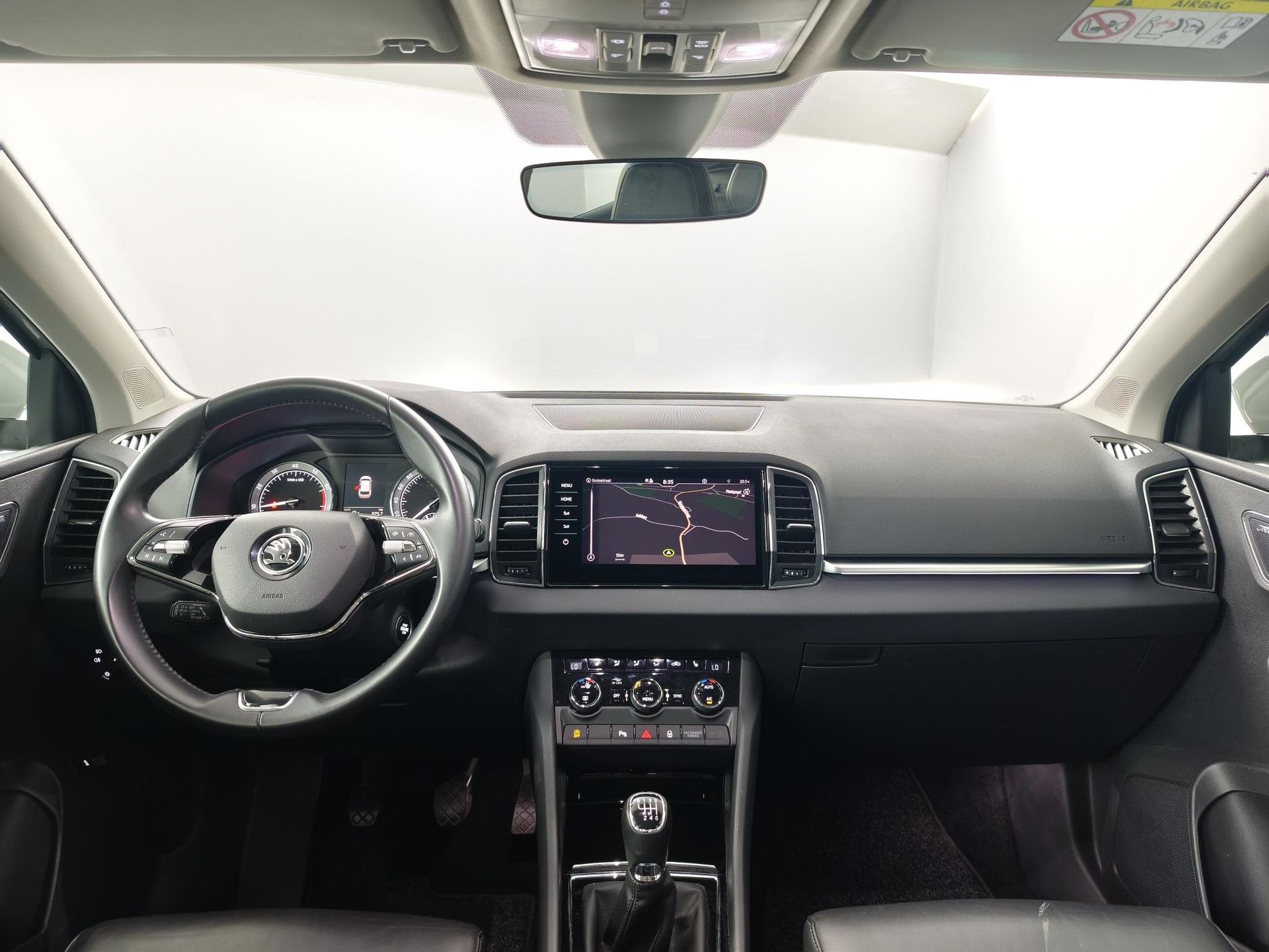 Skoda Karoq met kenteken P-163-HX – interieur