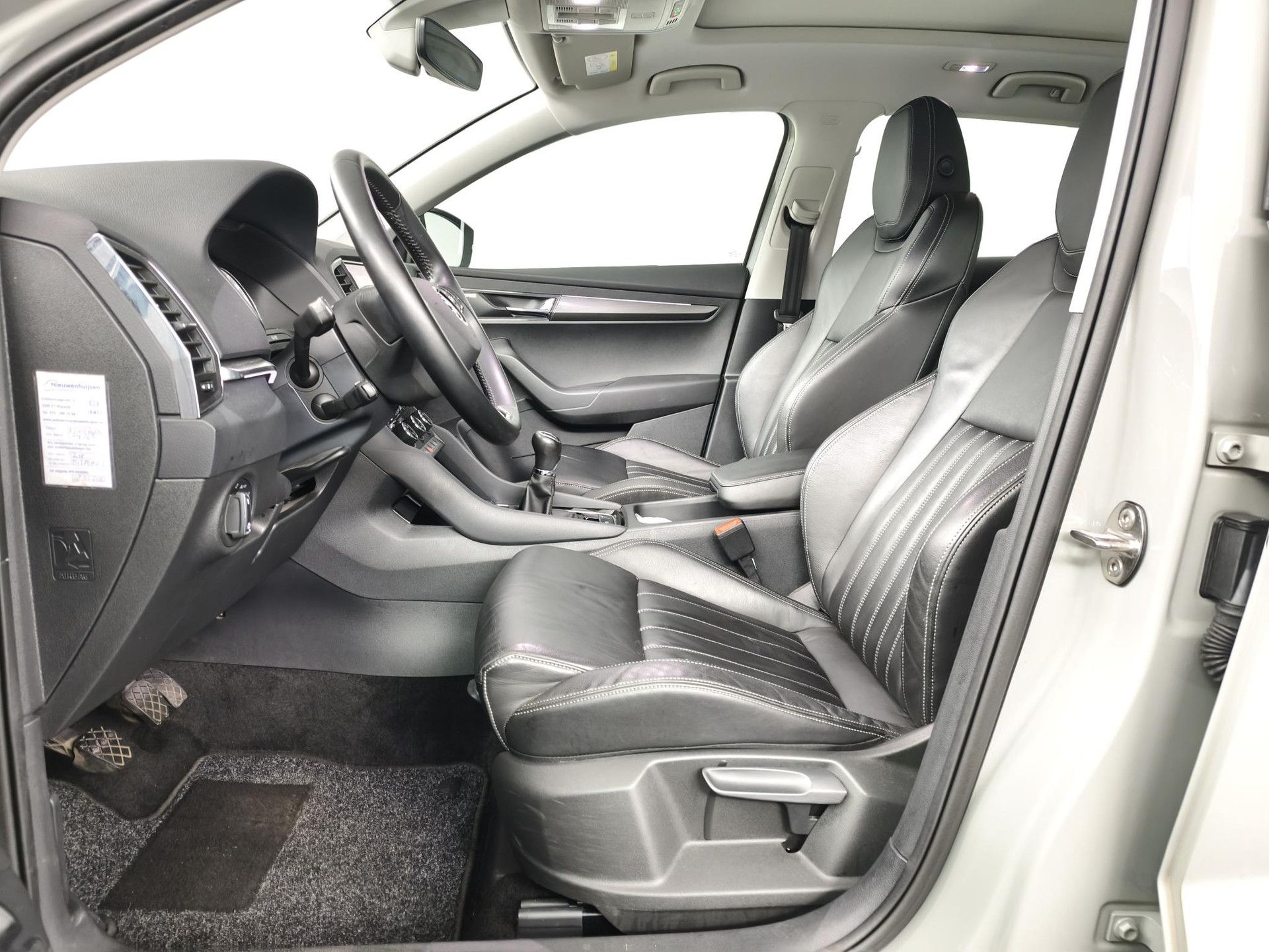 Skoda Karoq met kenteken P-163-HX – detailfoto