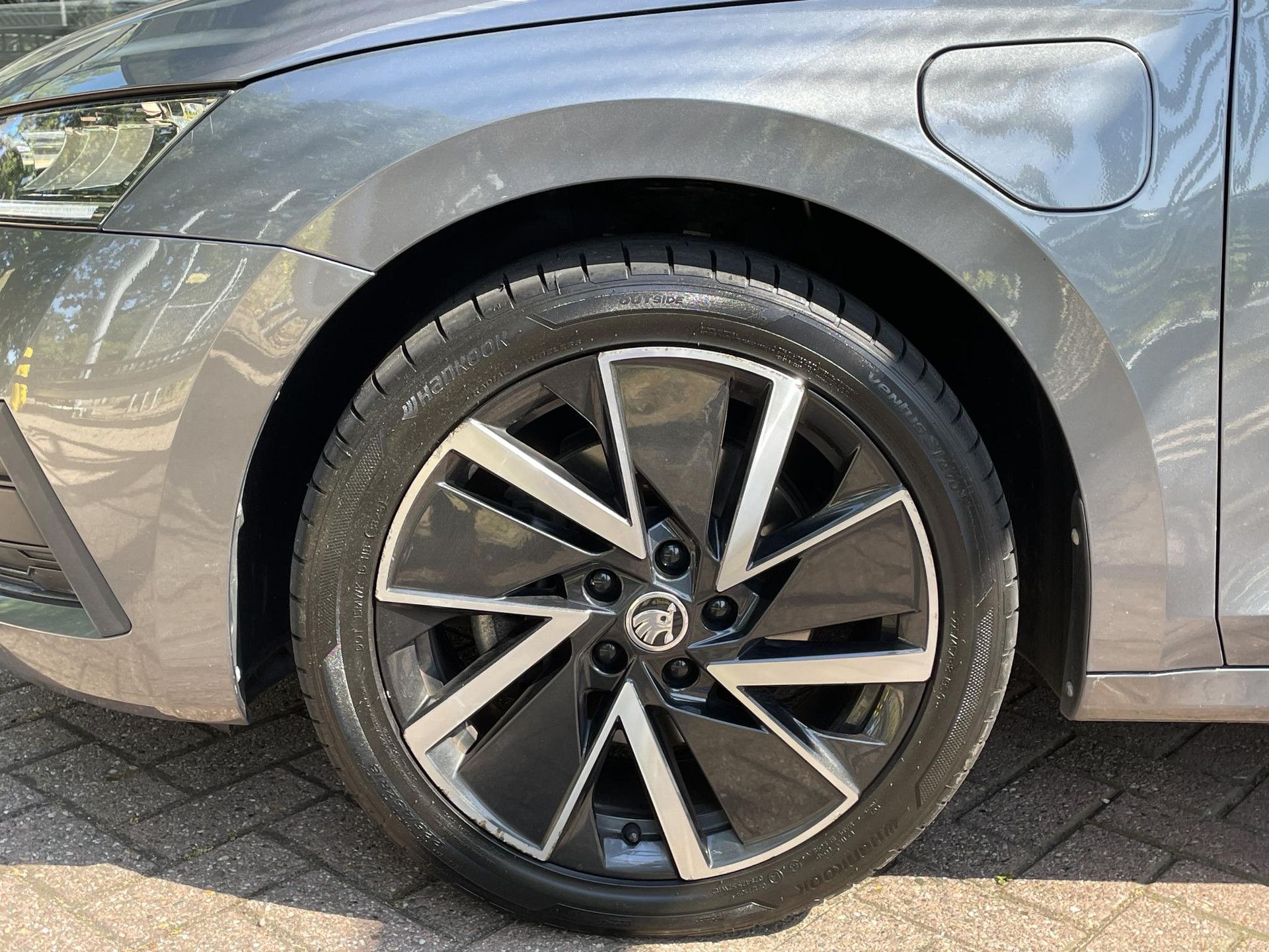 Skoda Octavia met kenteken KPT-38-P – detailfoto