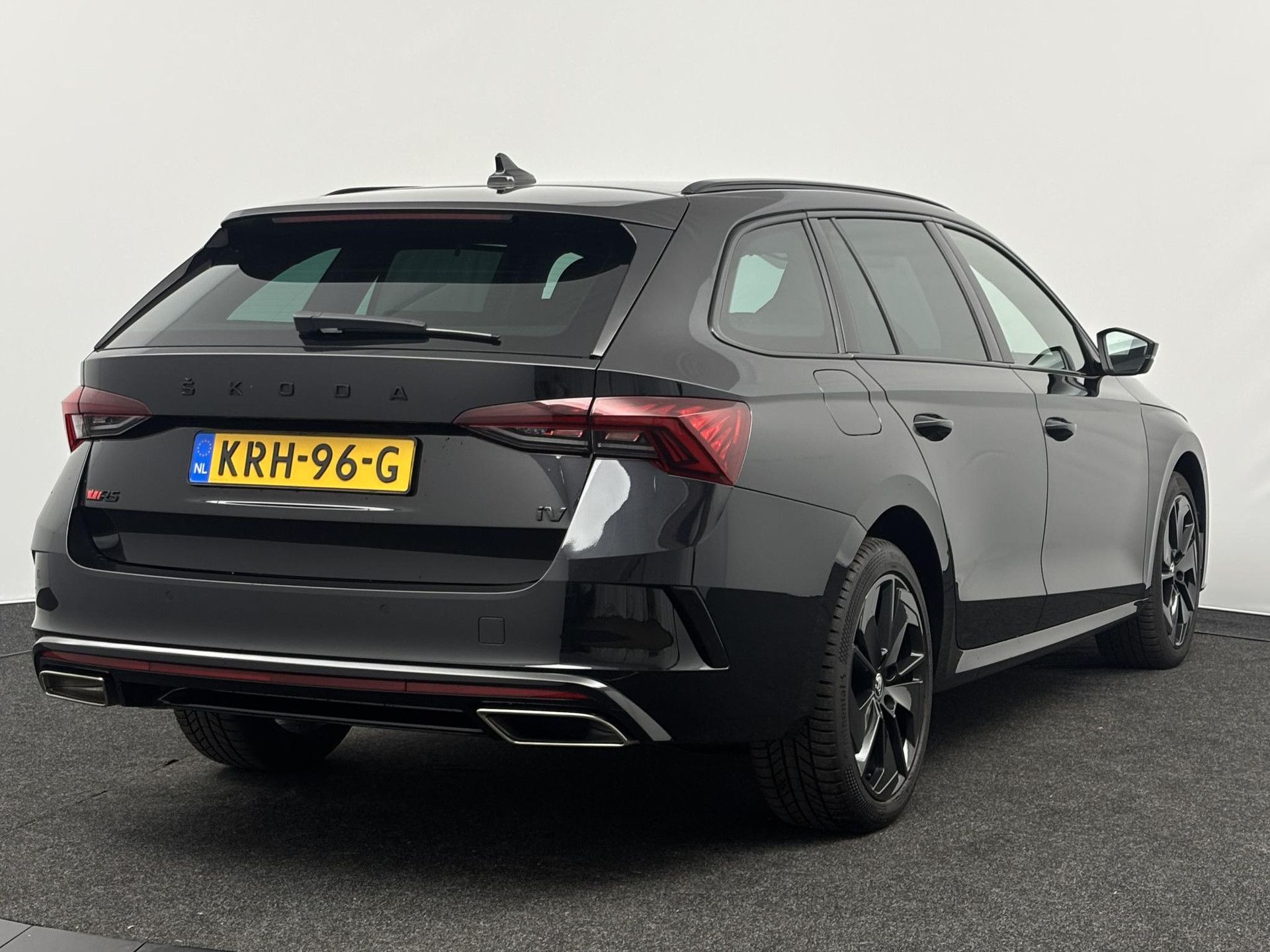 Skoda Octavia met kenteken KRH-96-G – achteraanzicht