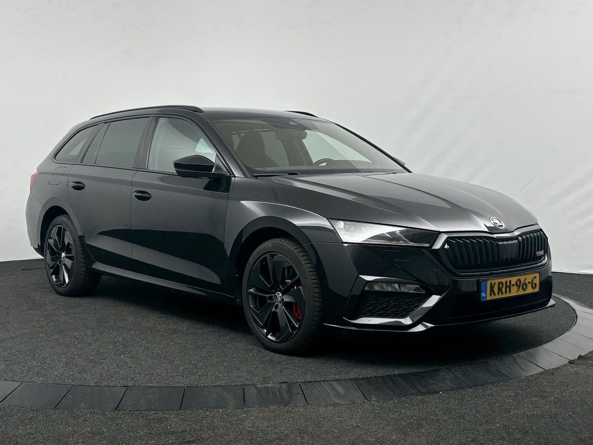 Skoda Octavia met kenteken KRH-96-G – detailfoto