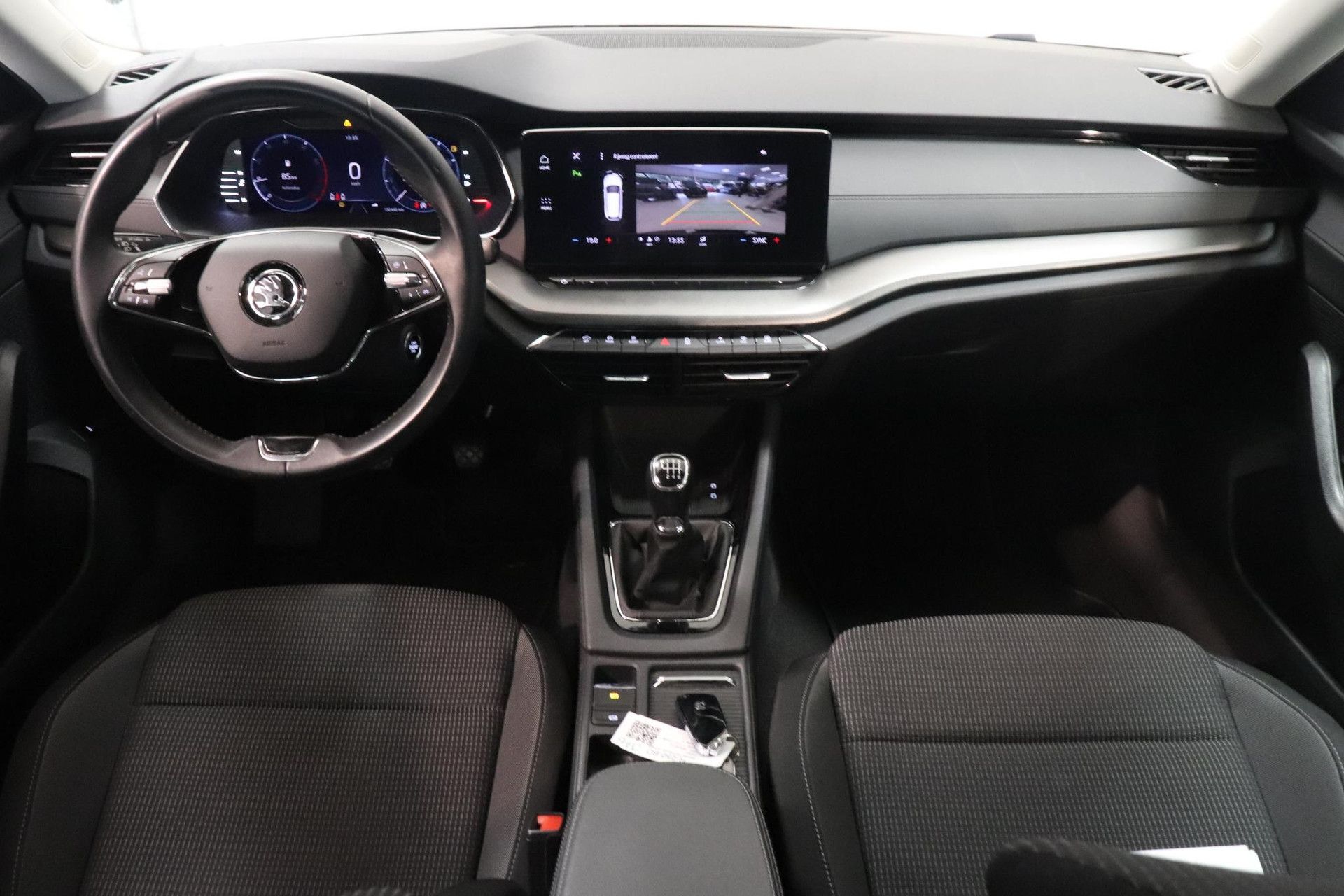 Skoda Octavia met kenteken R-250-BD – interieur