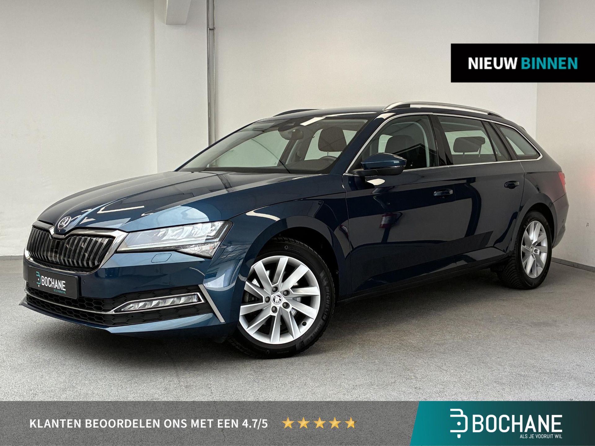 Skoda Superb met kenteken P-485-PP – vooraanzicht
