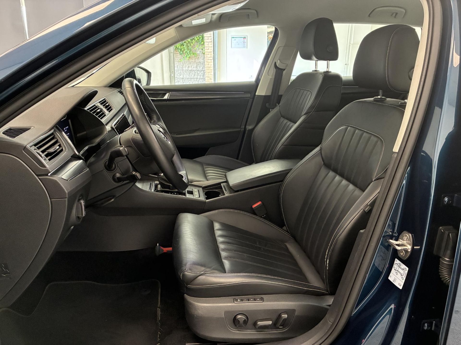 Skoda Superb met kenteken P-485-PP – dashboard