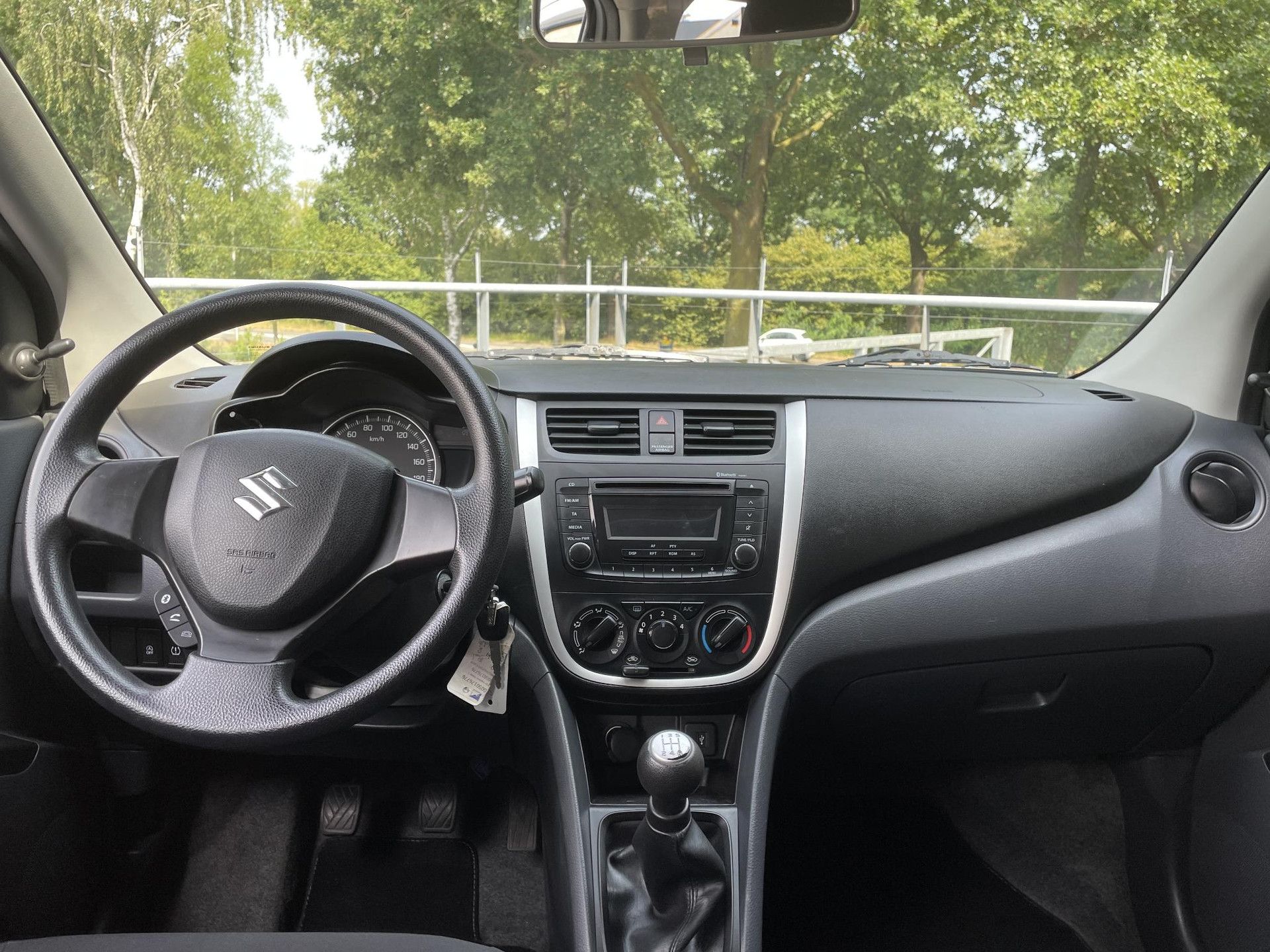 Suzuki Celerio met kenteken RP-271-G – interieur