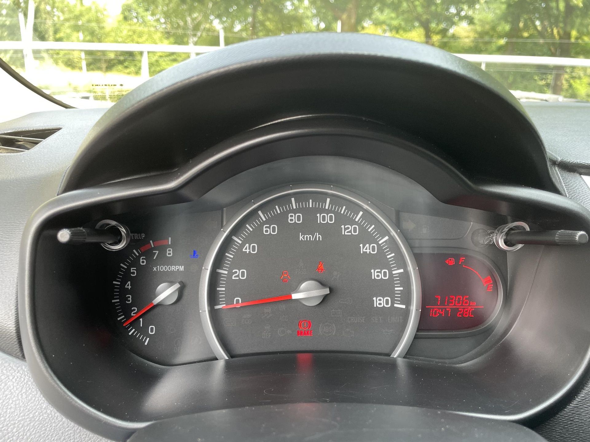 Suzuki Celerio met kenteken RP-271-G – dashboard
