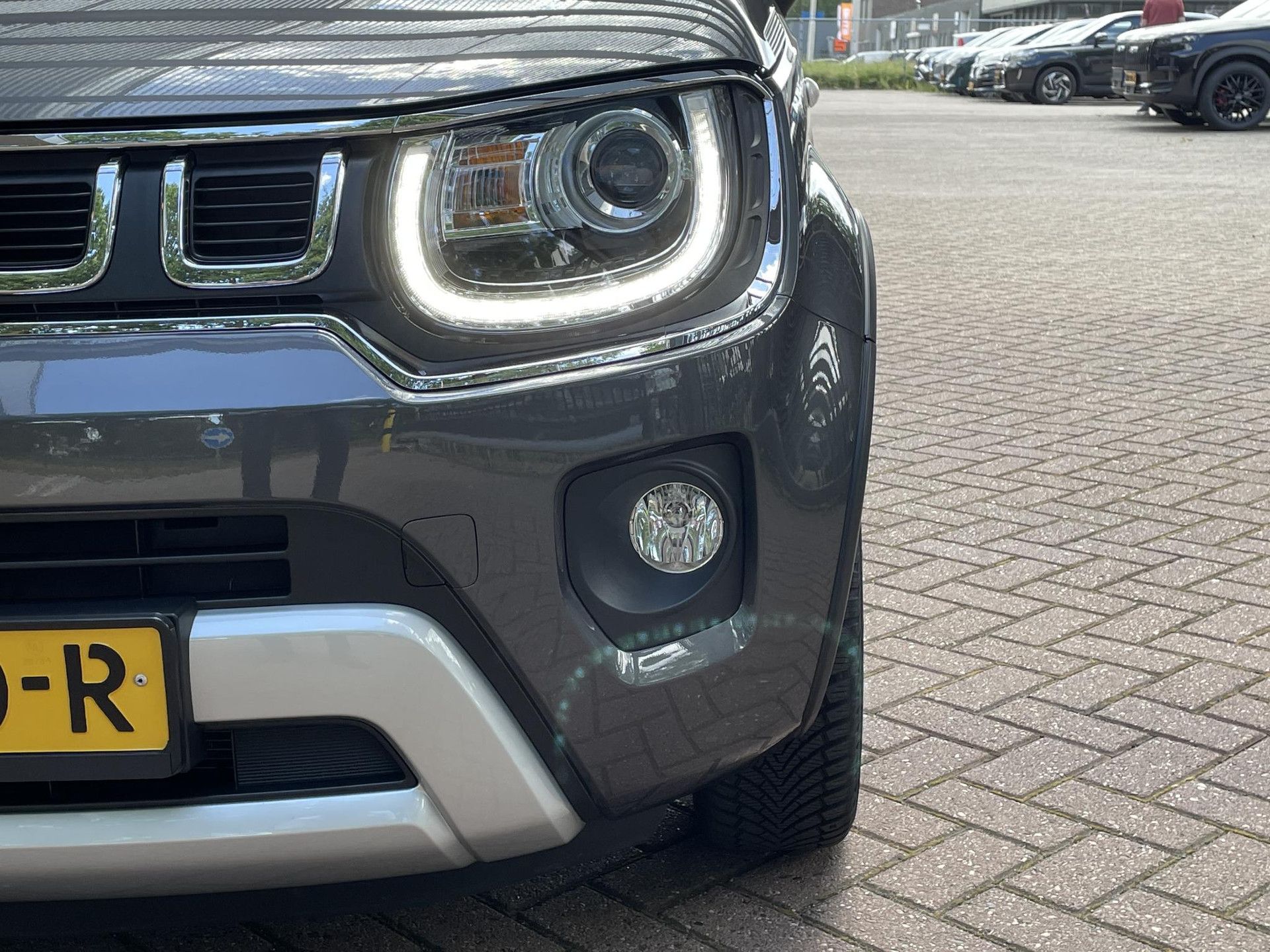 Suzuki Ignis met kenteken HRN-30-R – interieur