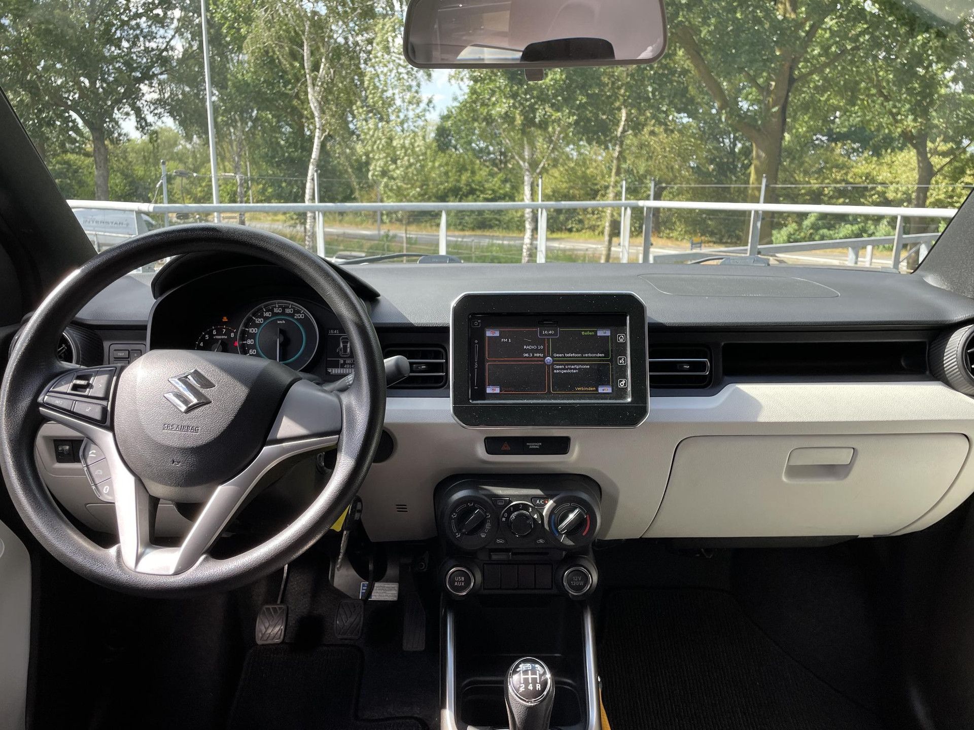 Suzuki Ignis met kenteken PR-918-D – interieur