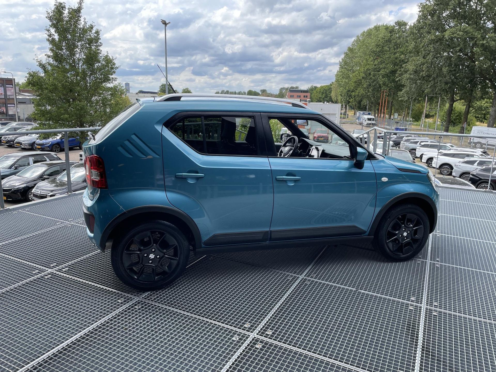 Suzuki Ignis met kenteken RK-012-V – achteraanzicht