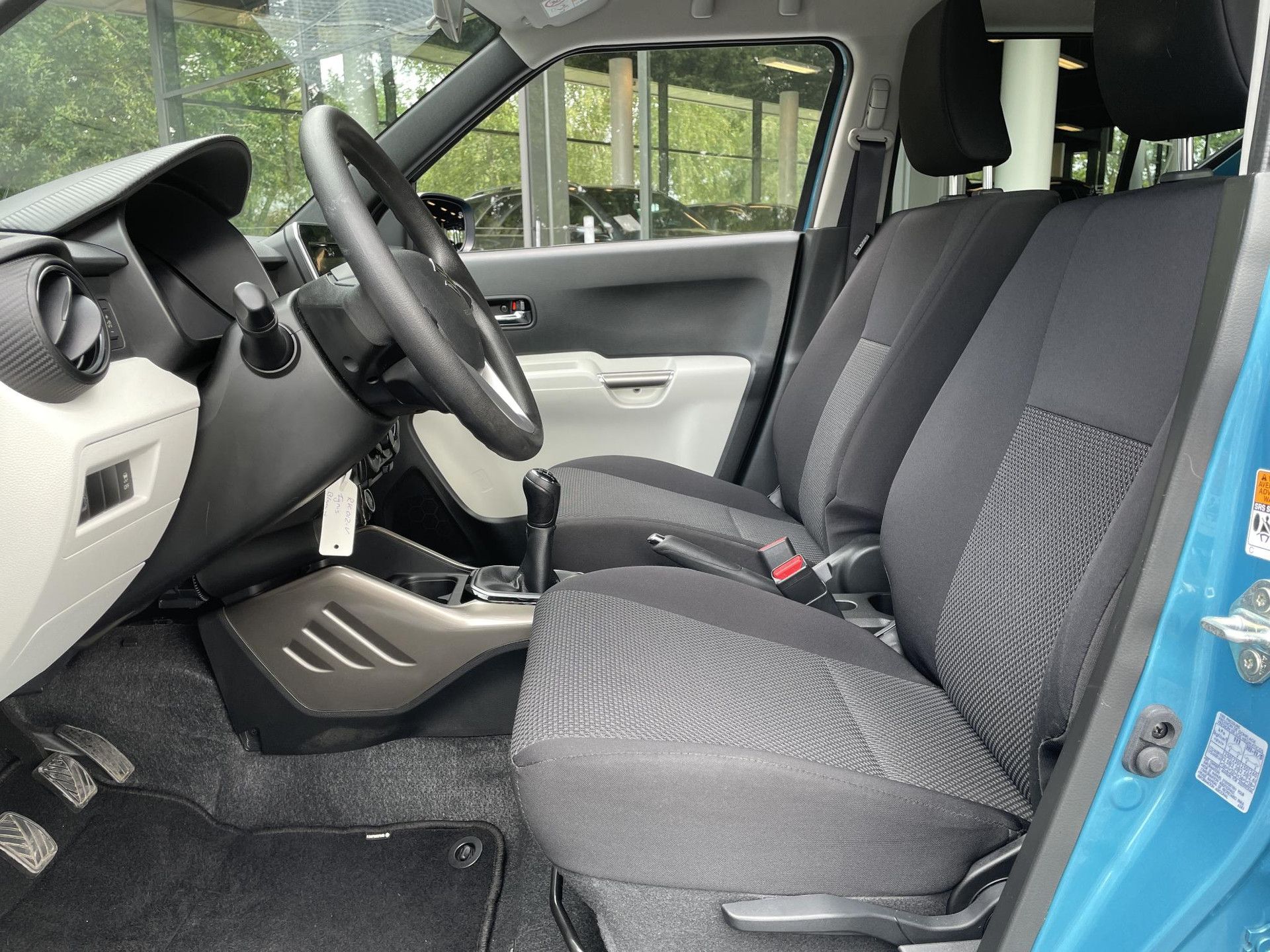 Suzuki Ignis met kenteken RK-012-V – interieur