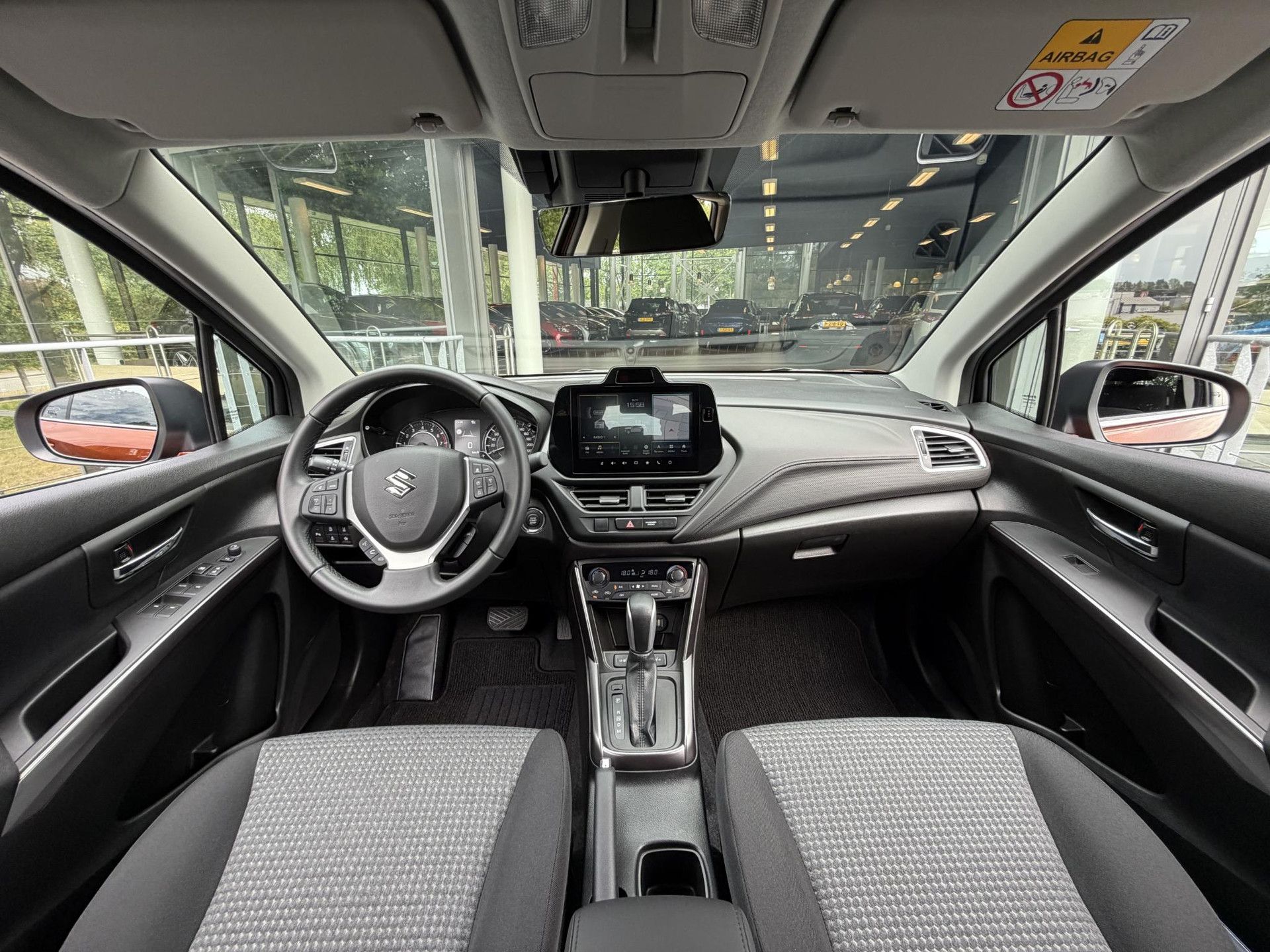 Suzuki S-Cross met kenteken KPJ-84-R – interieur