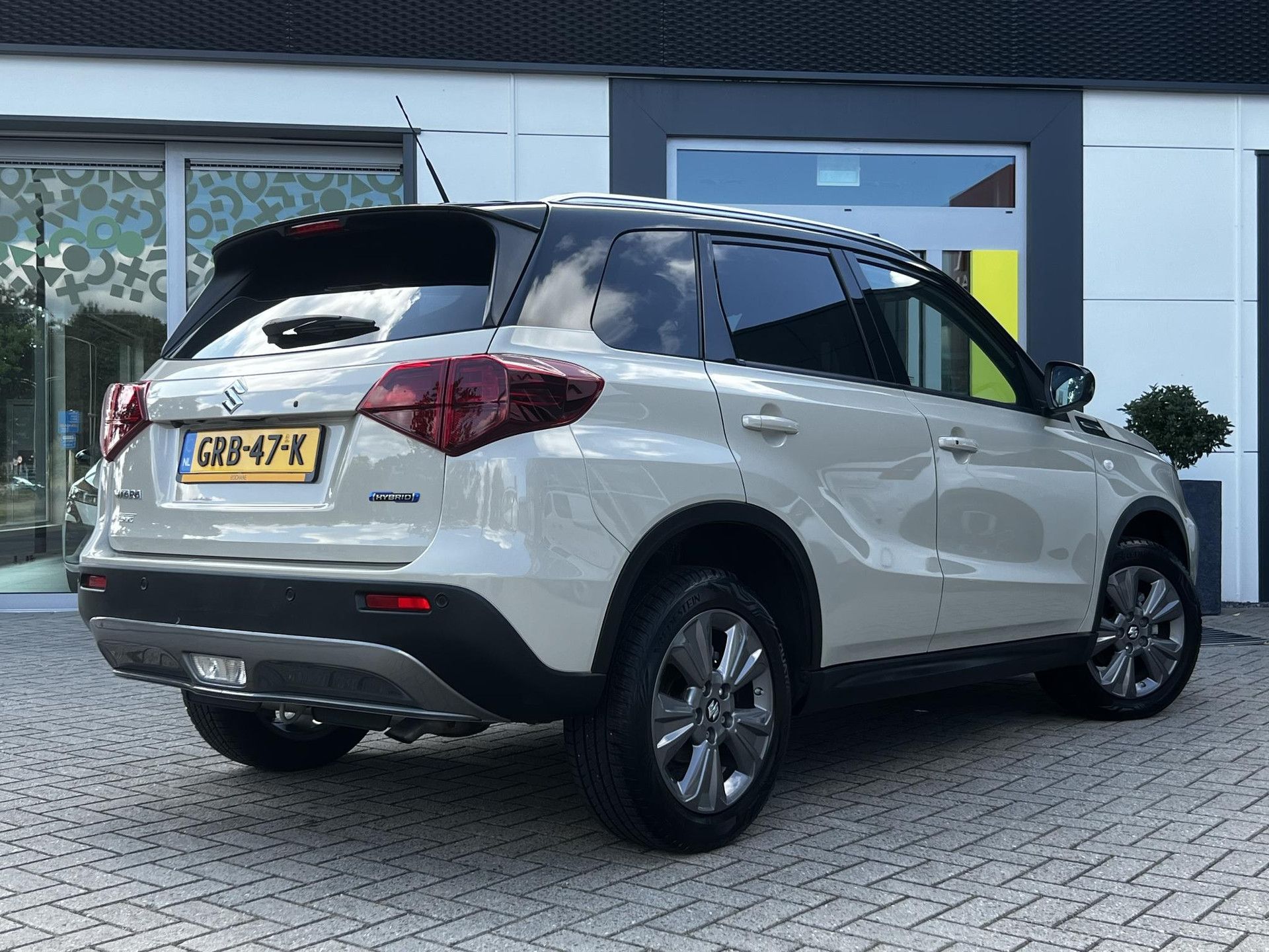 Suzuki Vitara met kenteken GRB-47-K – achteraanzicht