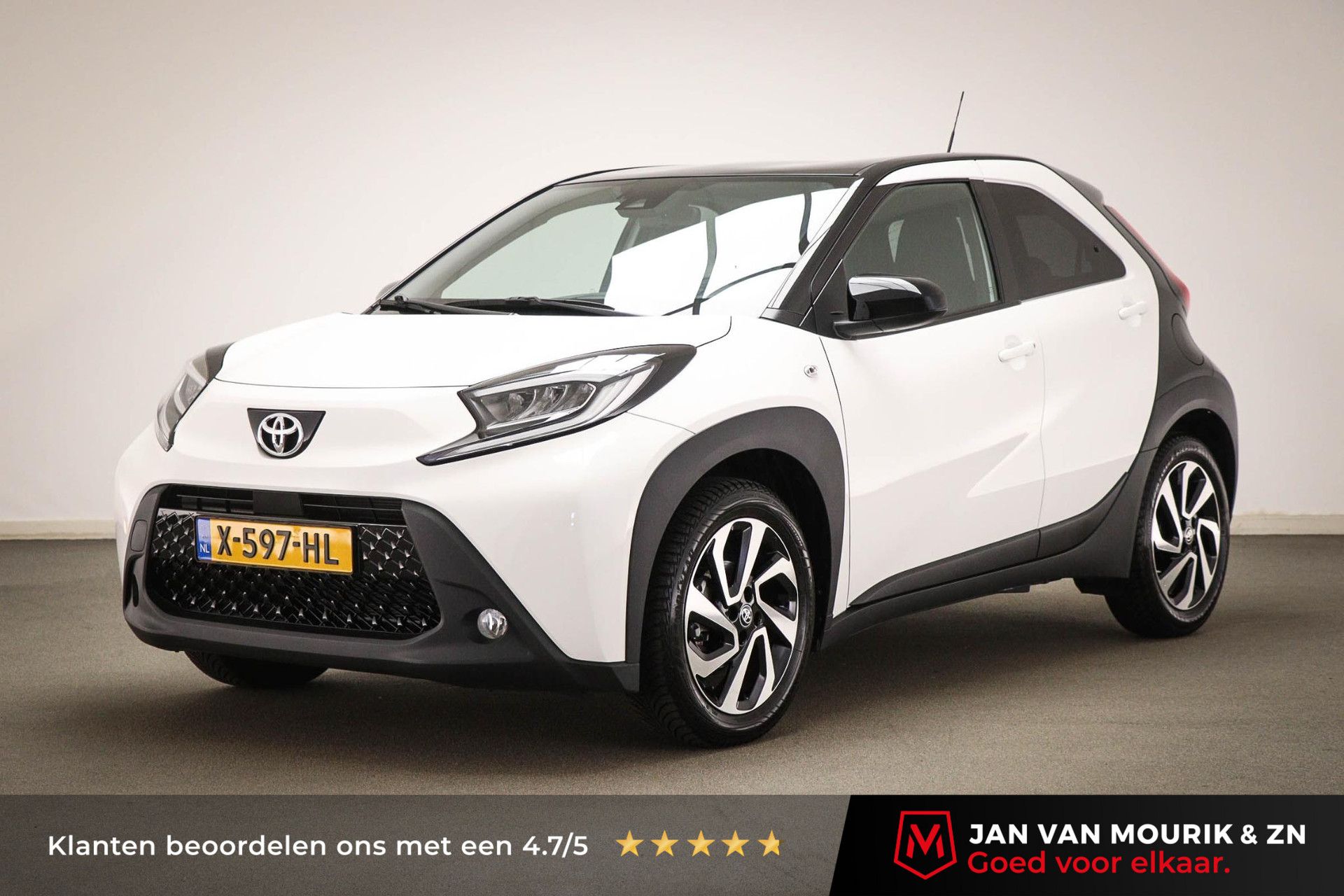 Toyota Aygo met kenteken X-597-HL – vooraanzicht