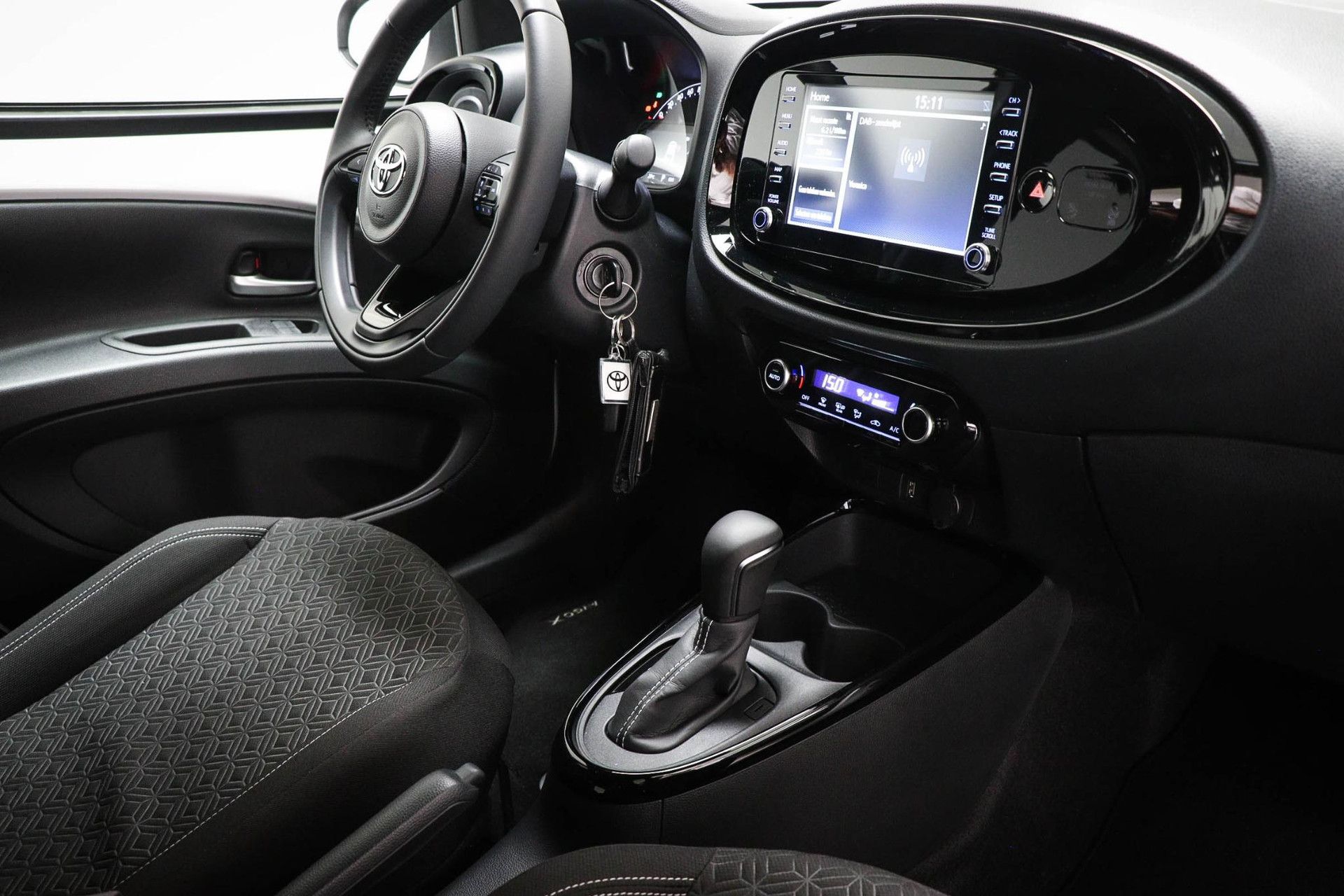 Toyota Aygo met kenteken X-597-HL – interieur