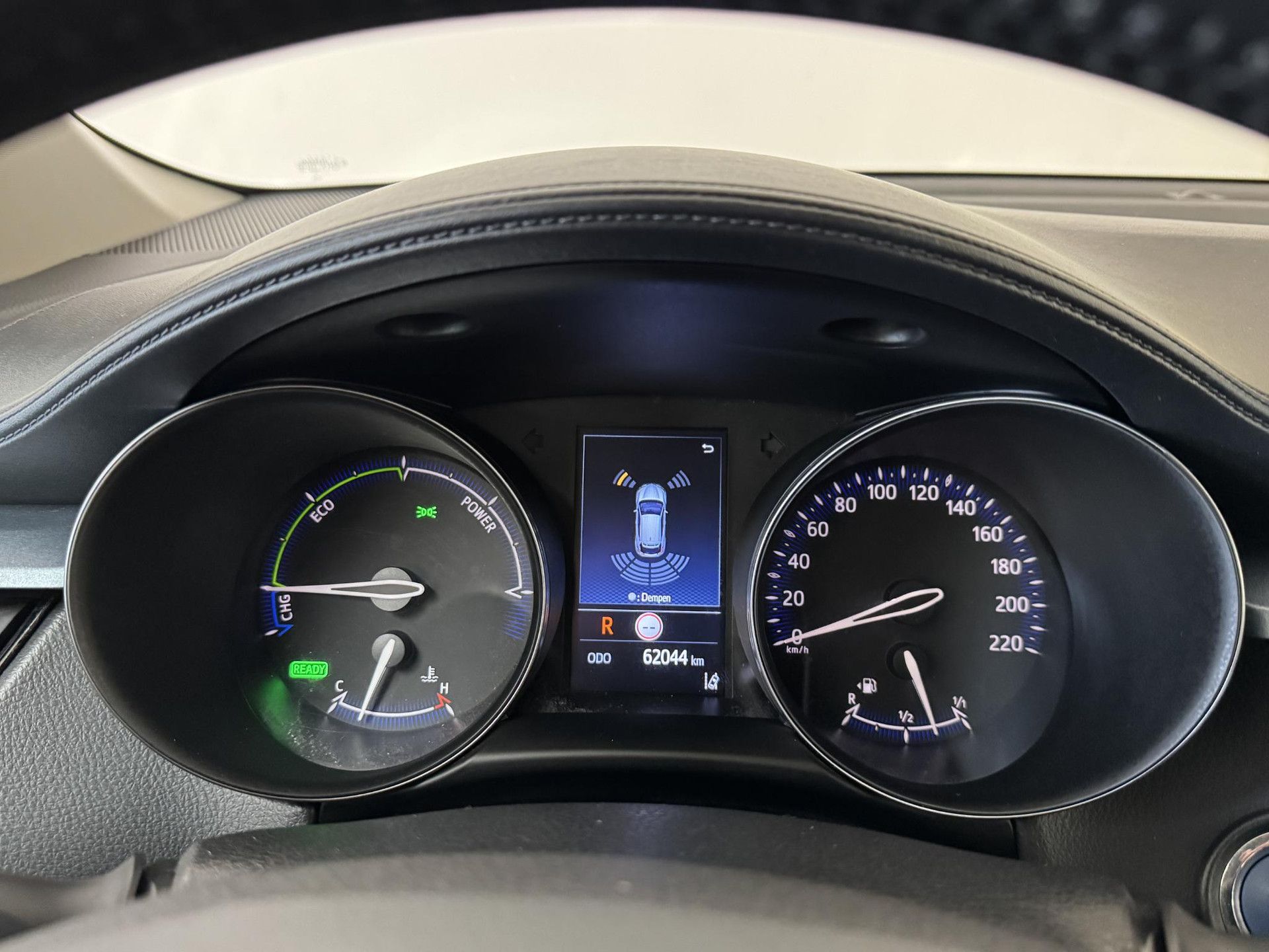 Toyota C-HR met kenteken P-473-JH – dashboard