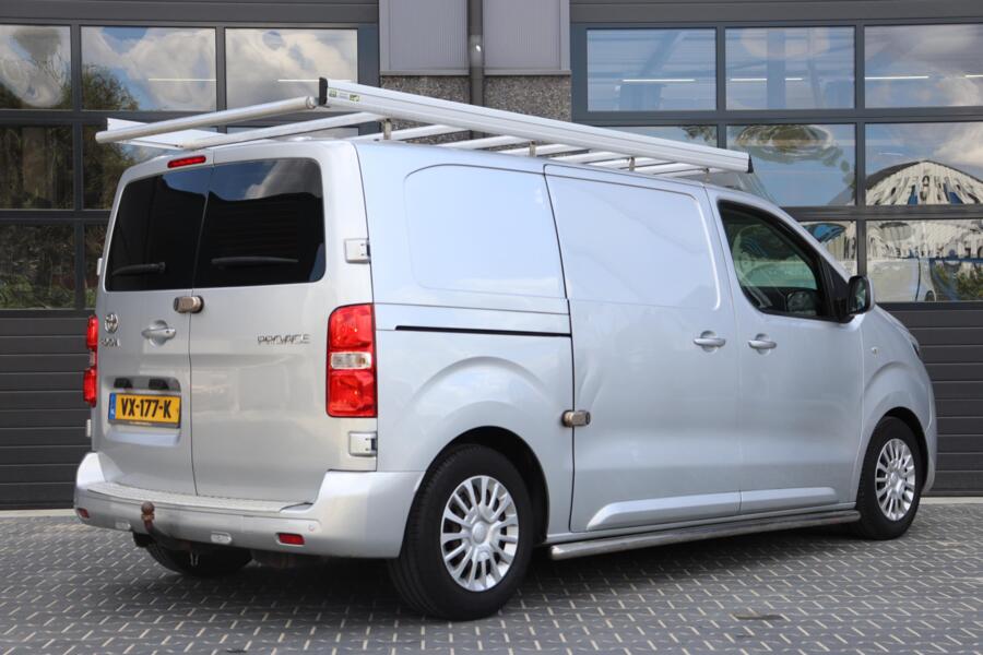 Toyota PROACE met kenteken VX-177-K – interieur