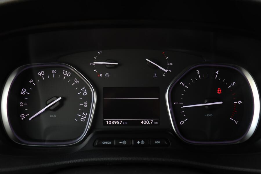 Toyota PROACE met kenteken VX-177-K – dashboard