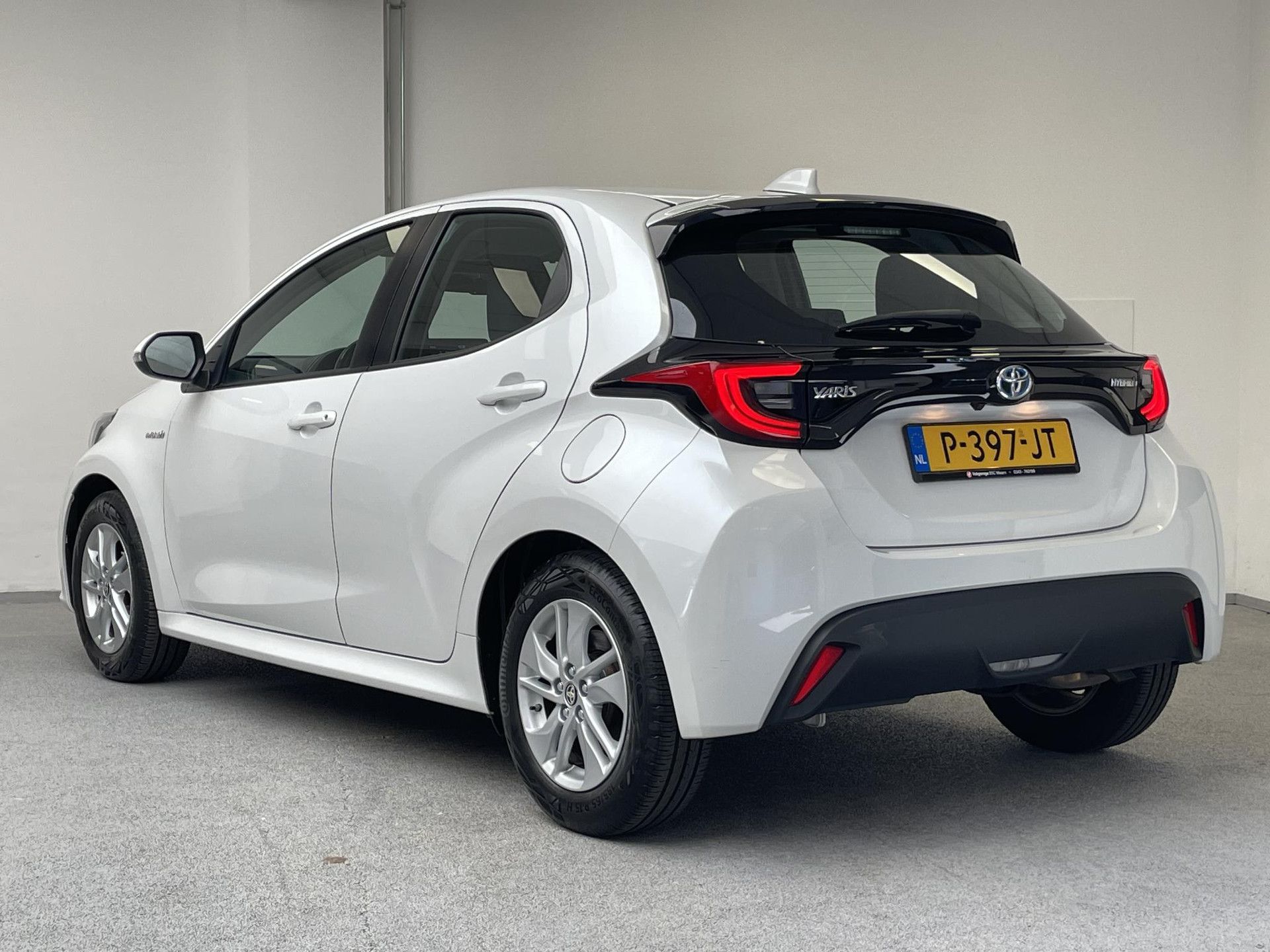 Toyota Yaris met kenteken P-397-JT – achteraanzicht