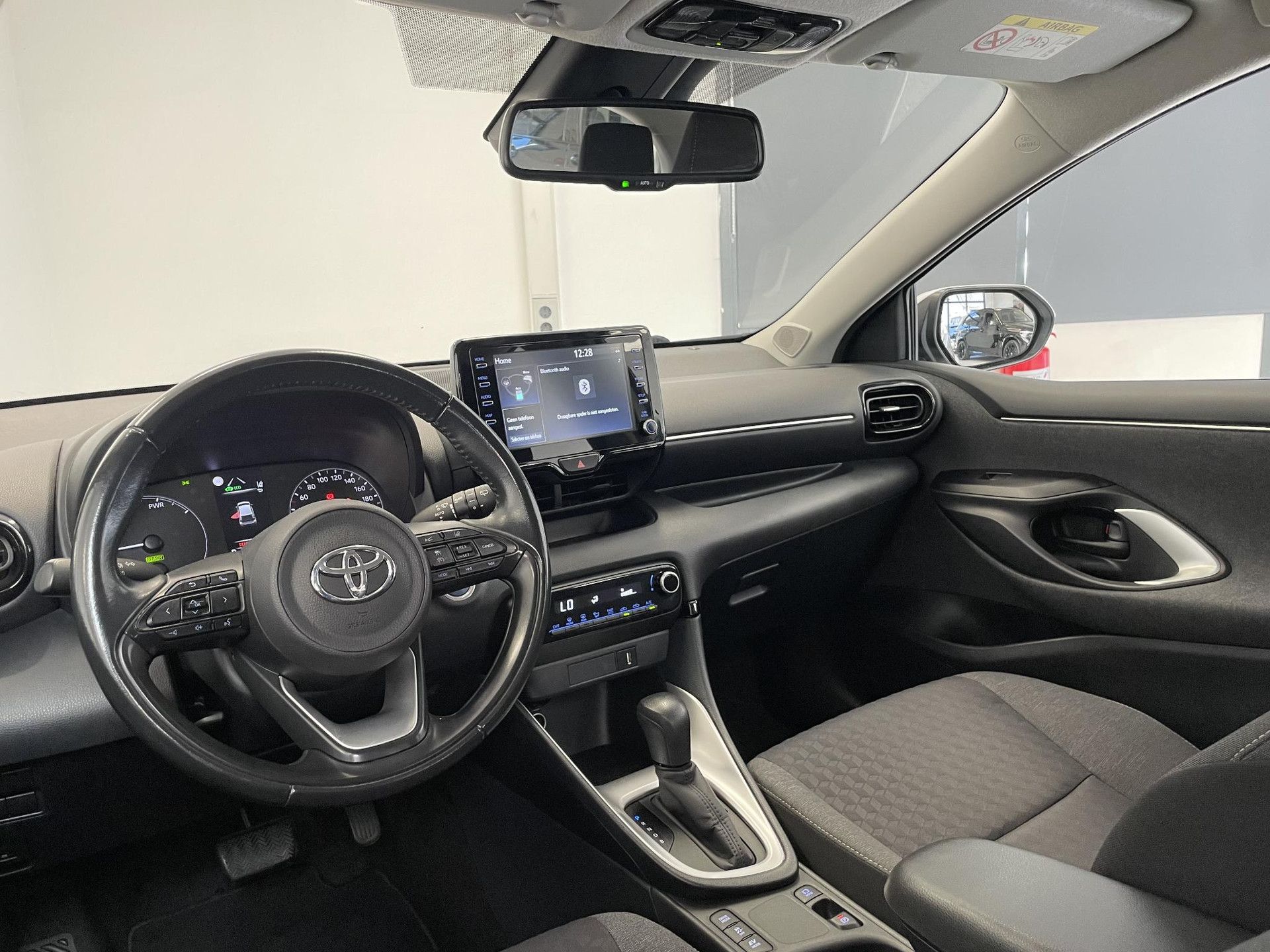 Toyota Yaris met kenteken P-397-JT – interieur