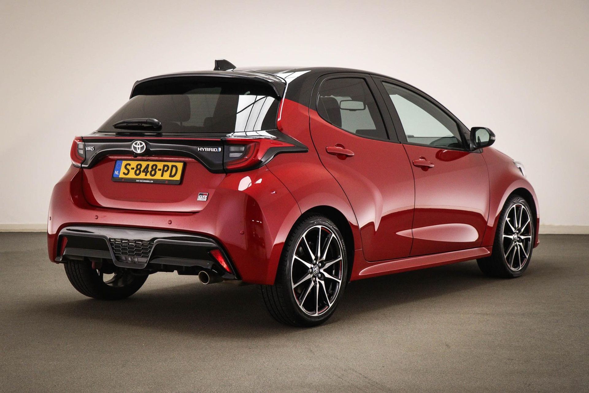 Toyota Yaris met kenteken S-848-PD – achteraanzicht