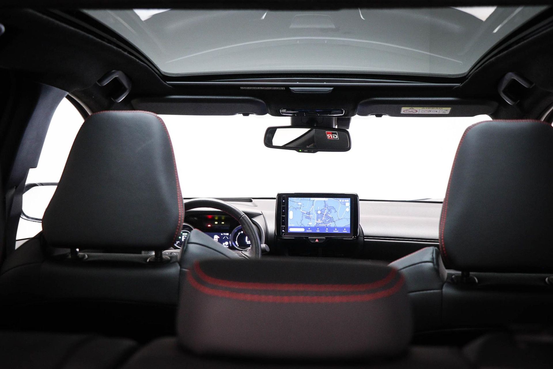 Toyota Yaris met kenteken S-848-PD – interieur