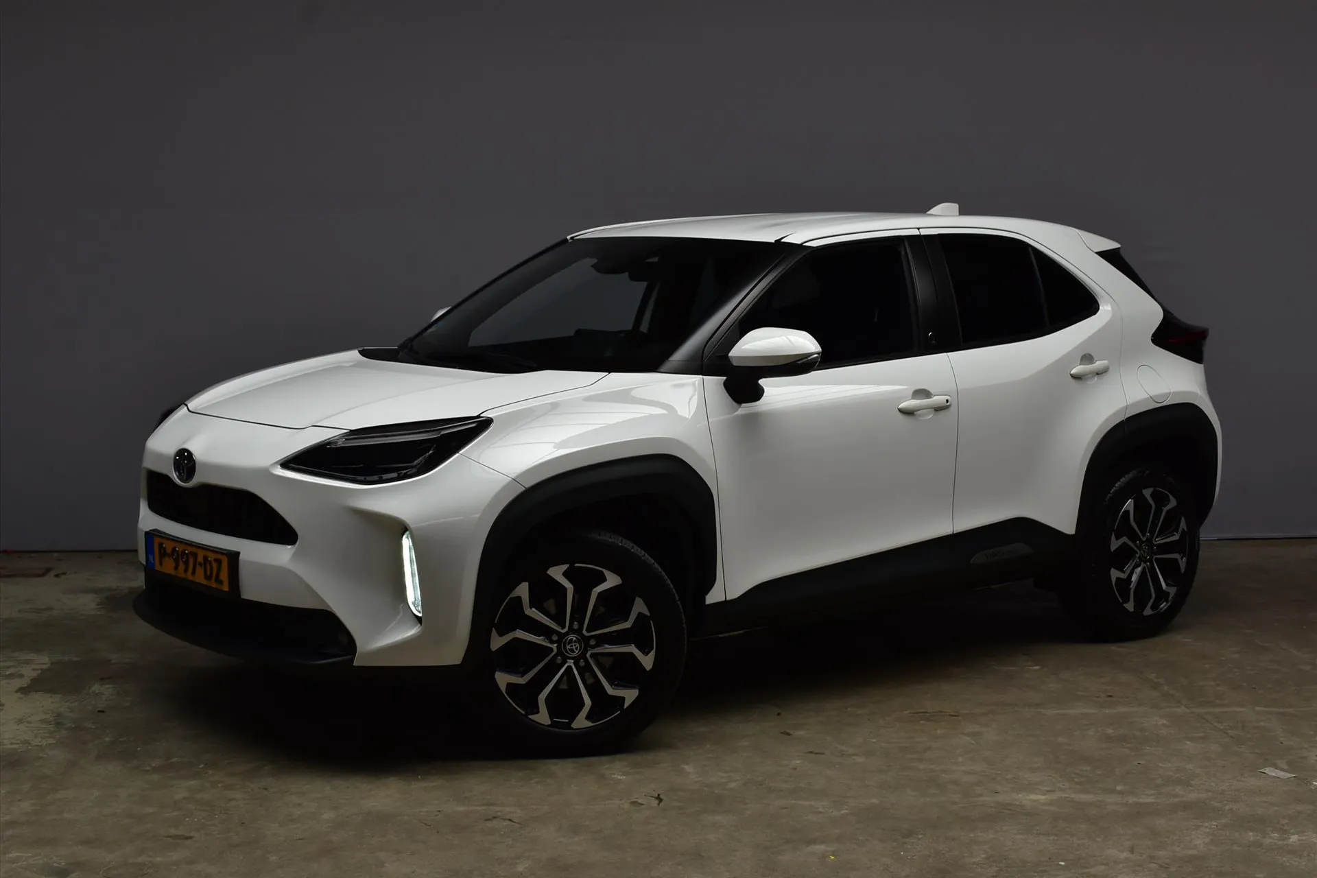 Toyota YarisCross met kenteken P-997-DZ – vooraanzicht
