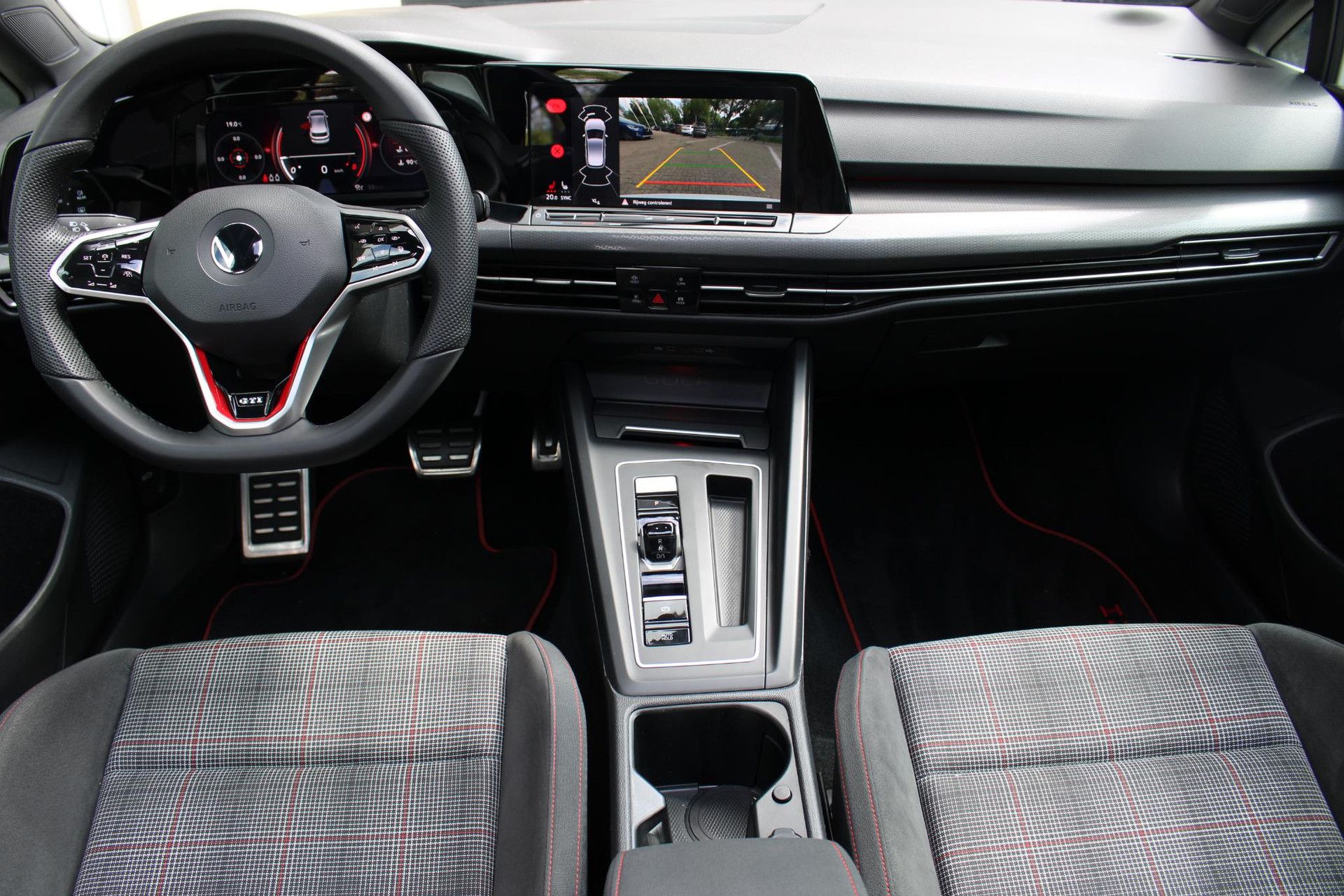 Volkswagen Golf met kenteken L-773-XZ – interieur