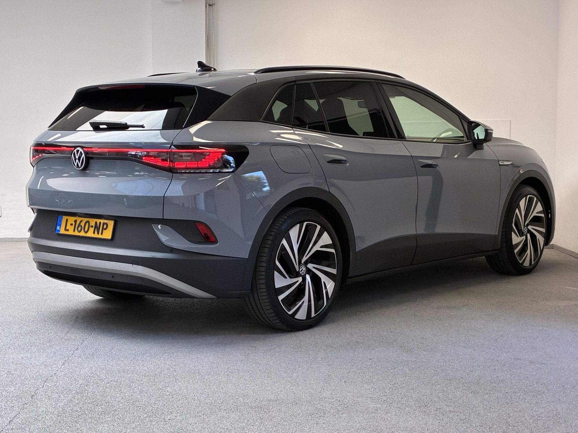 Volkswagen ID.4 met kenteken L-160-NP – achteraanzicht