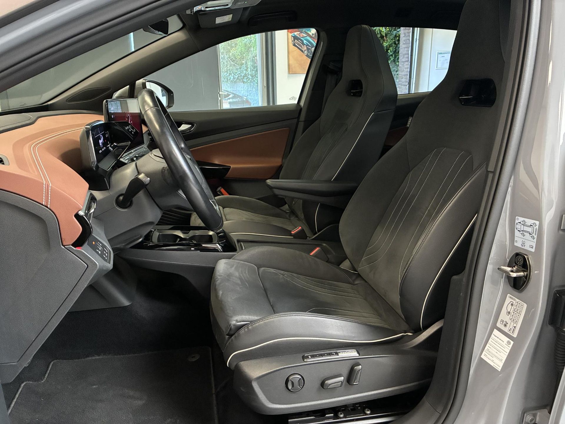 Volkswagen ID.4 met kenteken L-160-NP – interieur