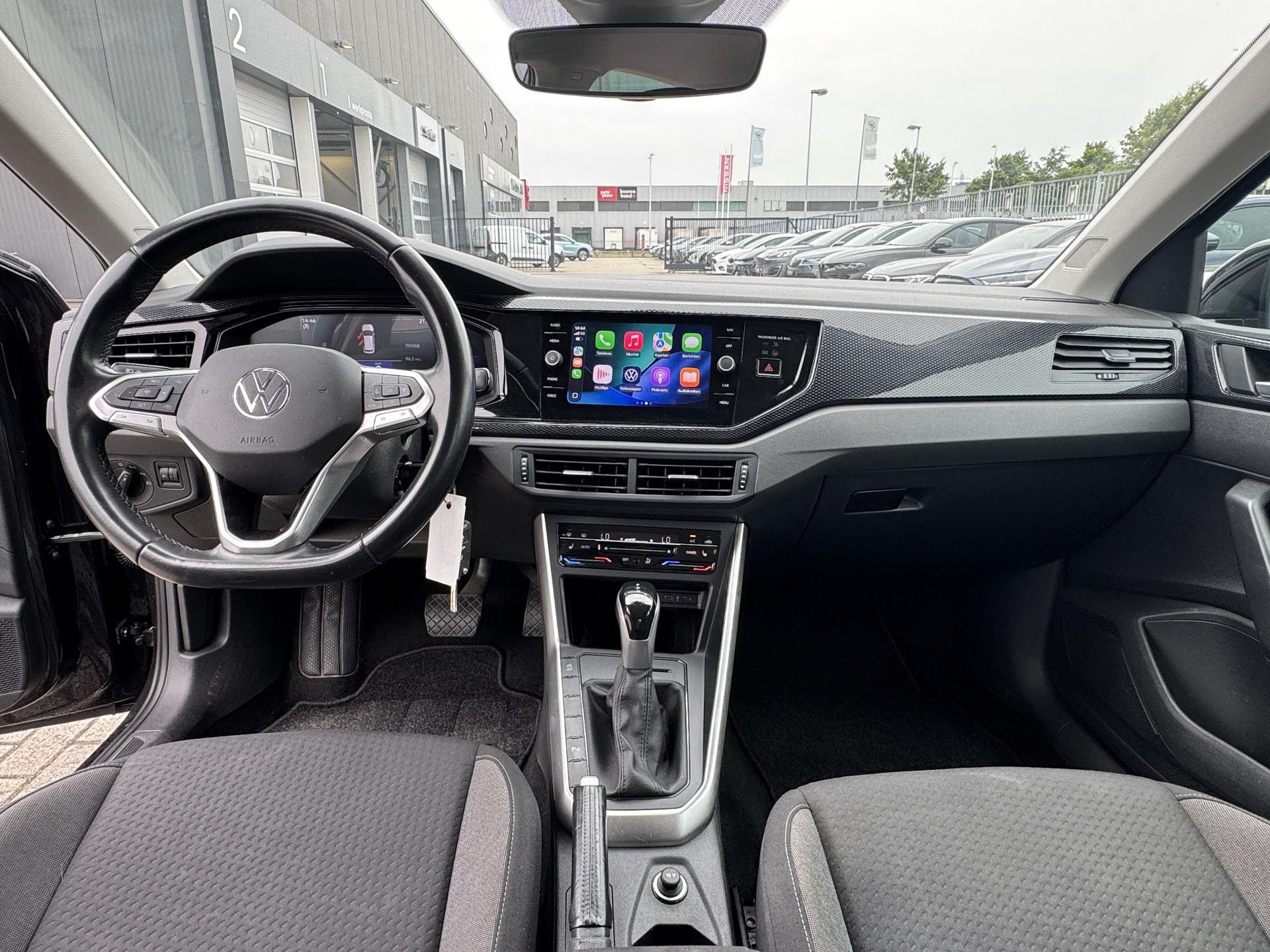 Volkswagen Polo met kenteken S-013-NF – interieur