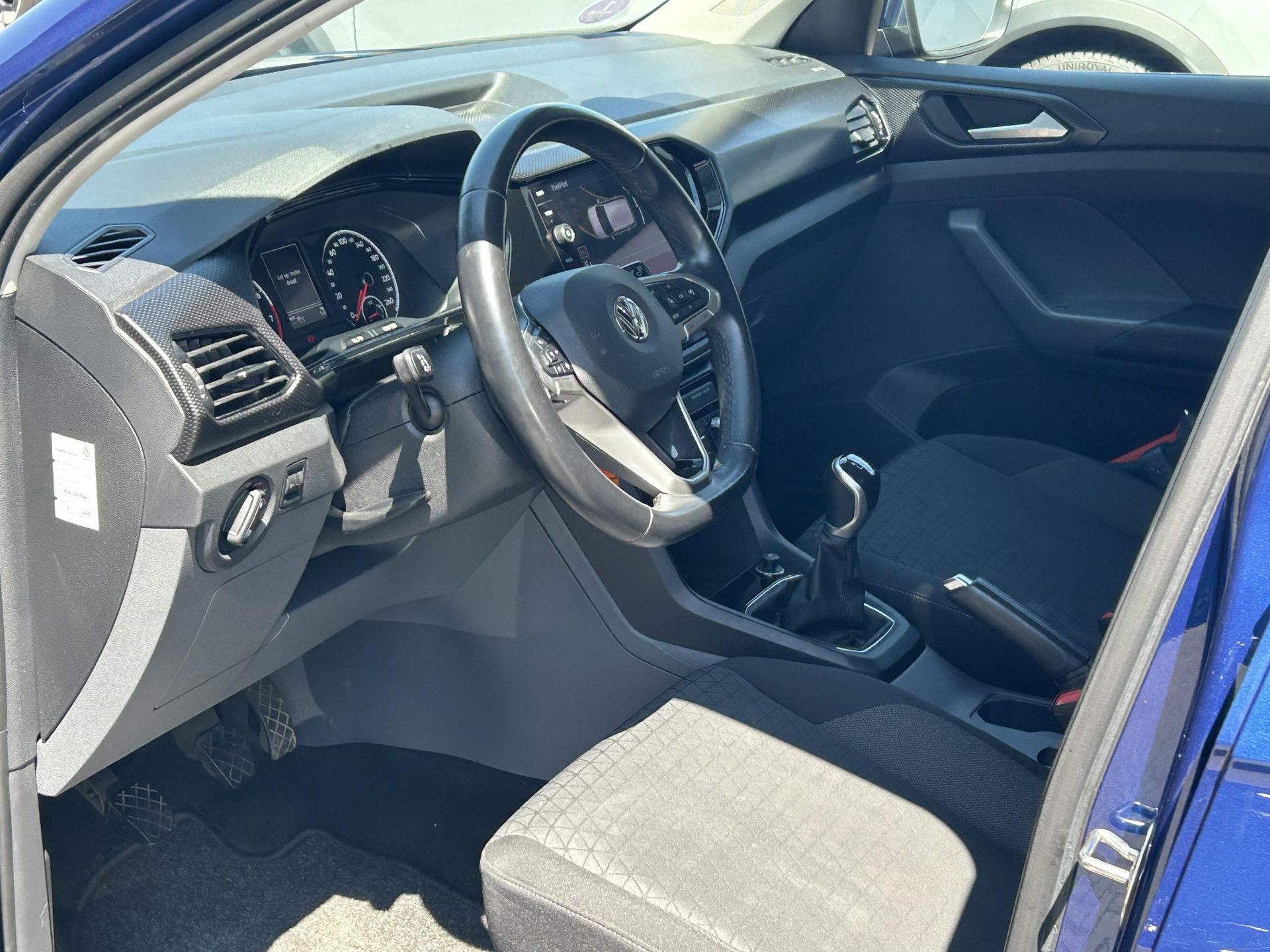 Volkswagen T-Cross met kenteken H-232-XR – interieur