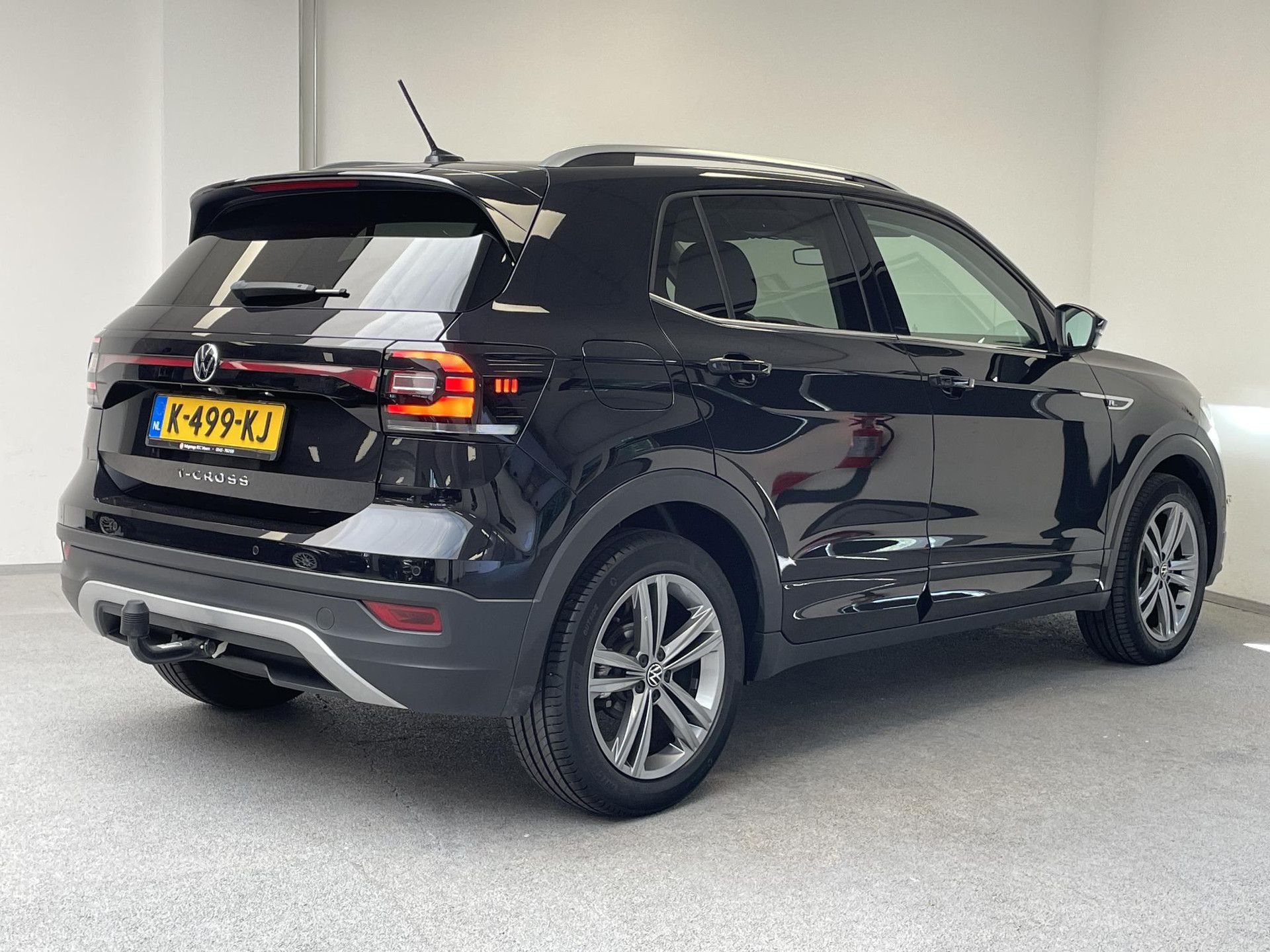 Volkswagen T-Cross met kenteken K-499-KJ – achteraanzicht
