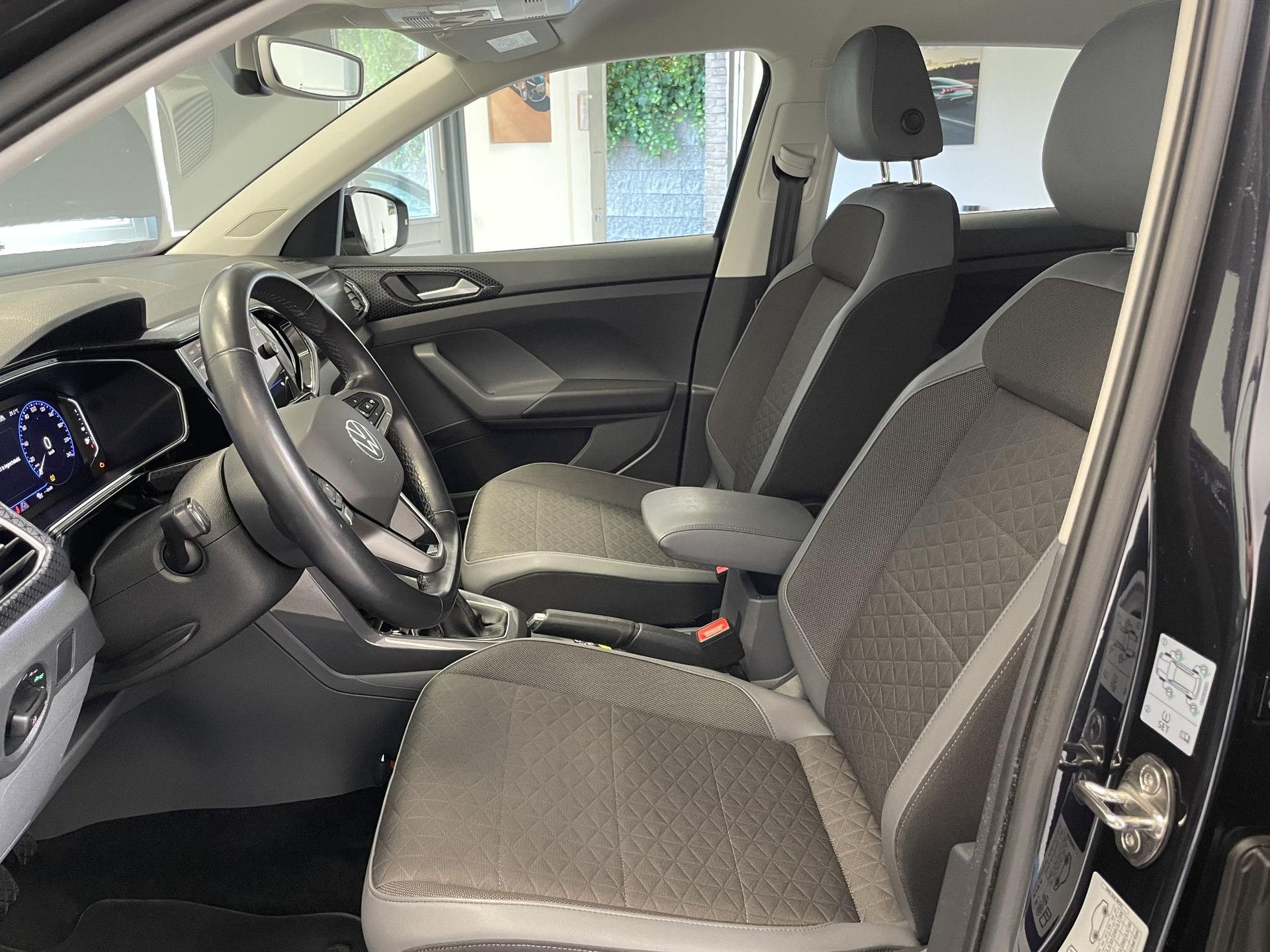 Volkswagen T-Cross met kenteken K-499-KJ – interieur