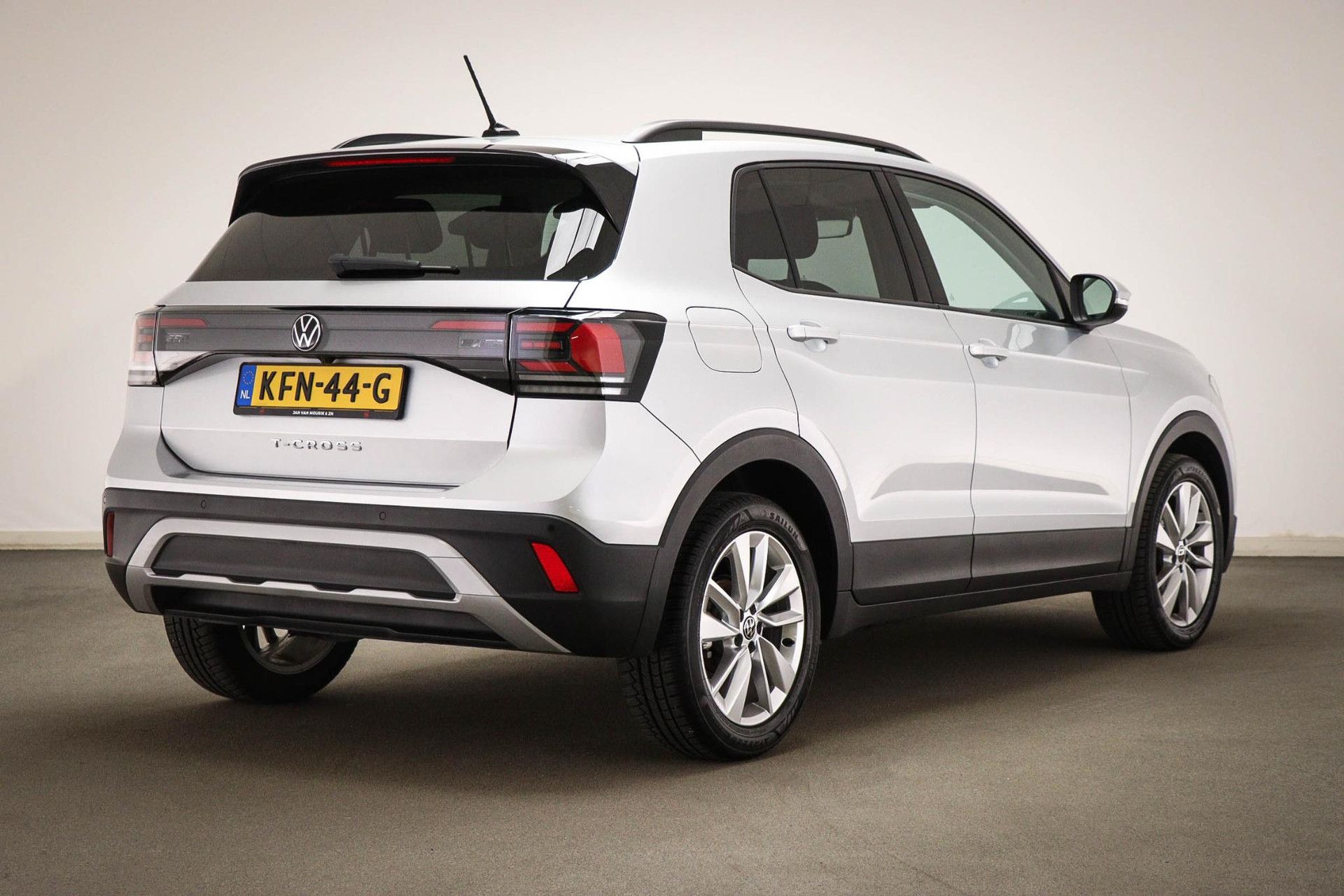 Volkswagen T-Cross met kenteken KFN-44-G – achteraanzicht