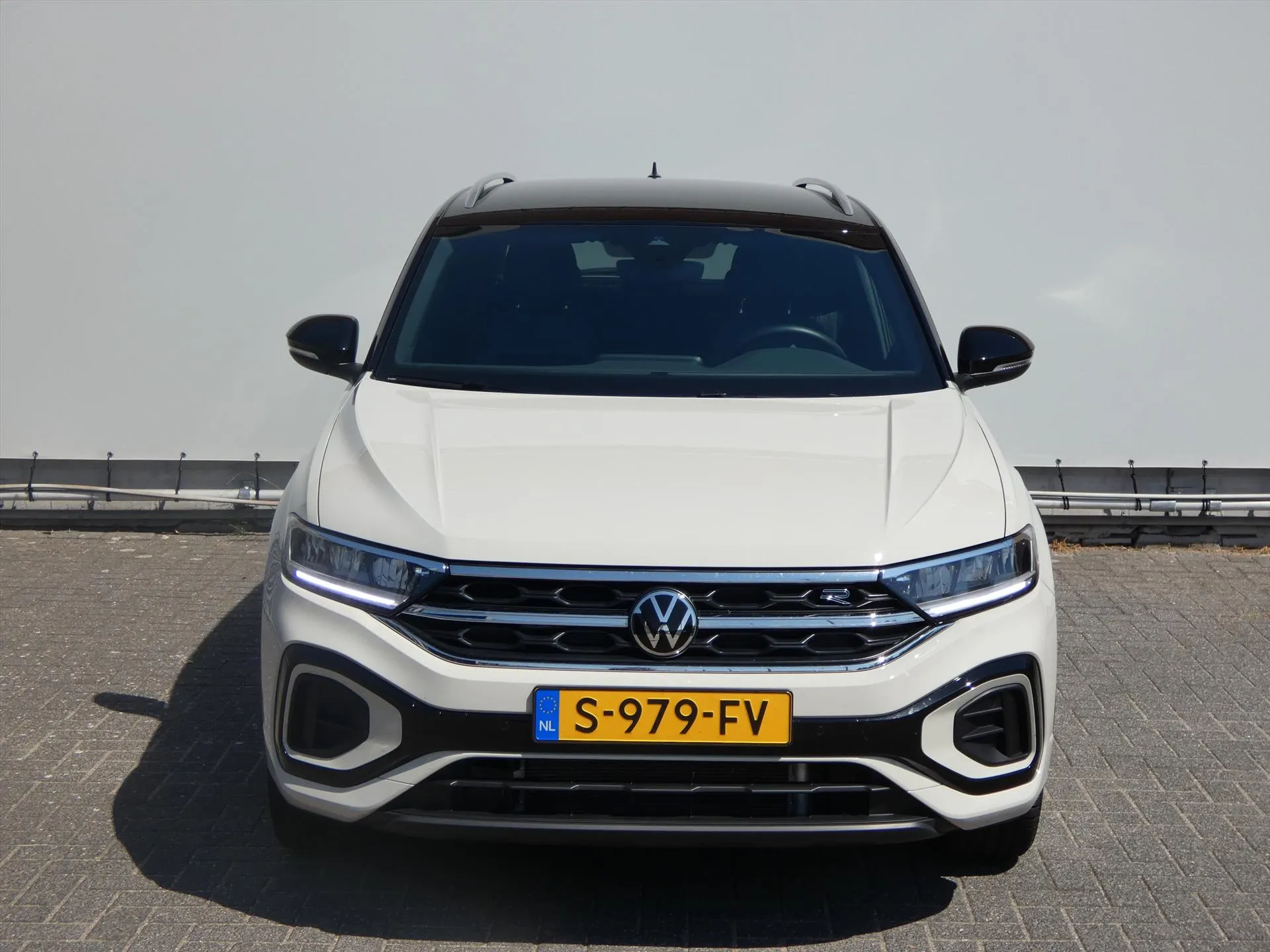 Volkswagen T-Roc met kenteken S-979-FV – achteraanzicht