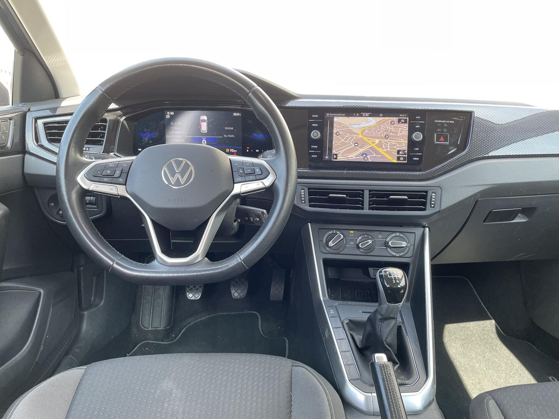 Volkswagen Taigo met kenteken P-646-LB – interieur
