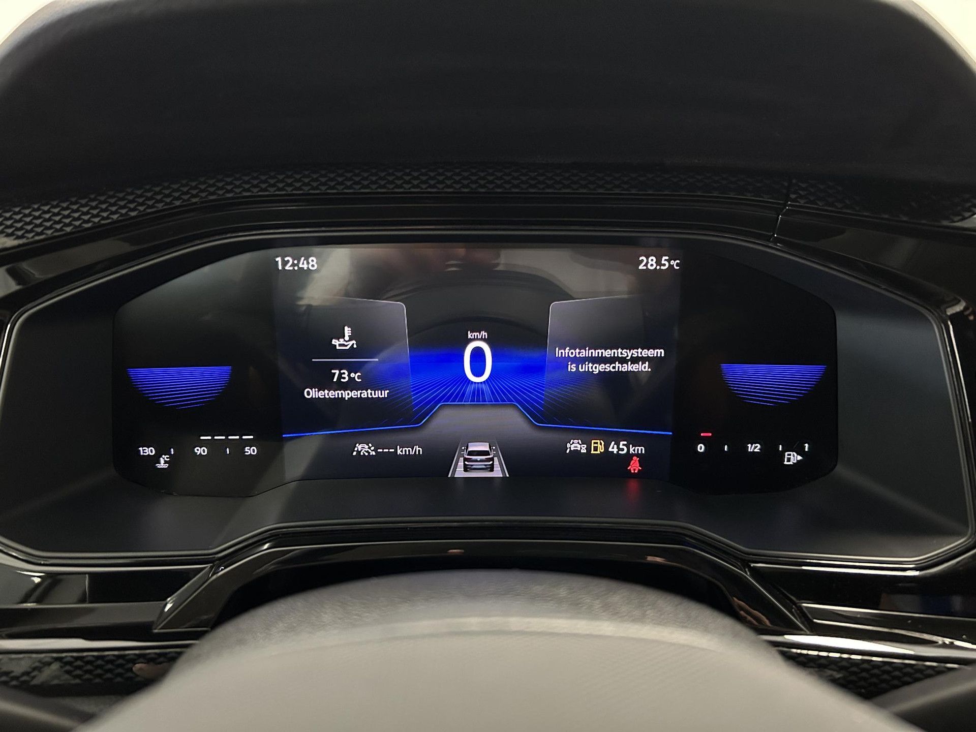Volkswagen Taigo met kenteken R-370-XV – dashboard