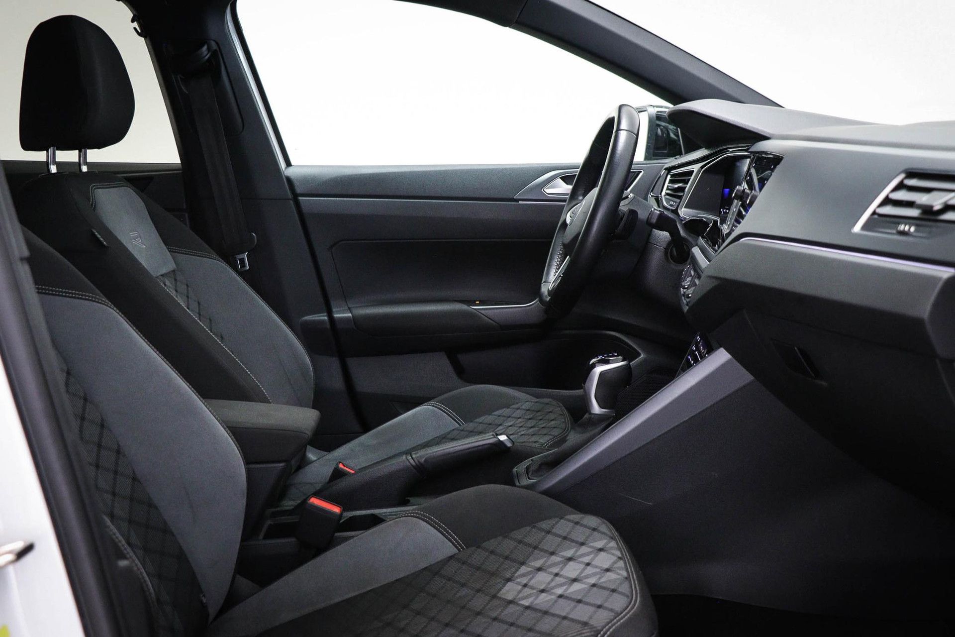Volkswagen Taigo met kenteken S-997-ZD – dashboard
