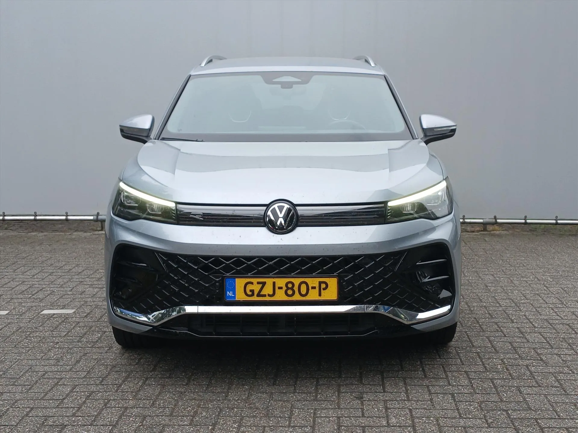 Volkswagen Tiguan met kenteken GZJ-80-P – achteraanzicht
