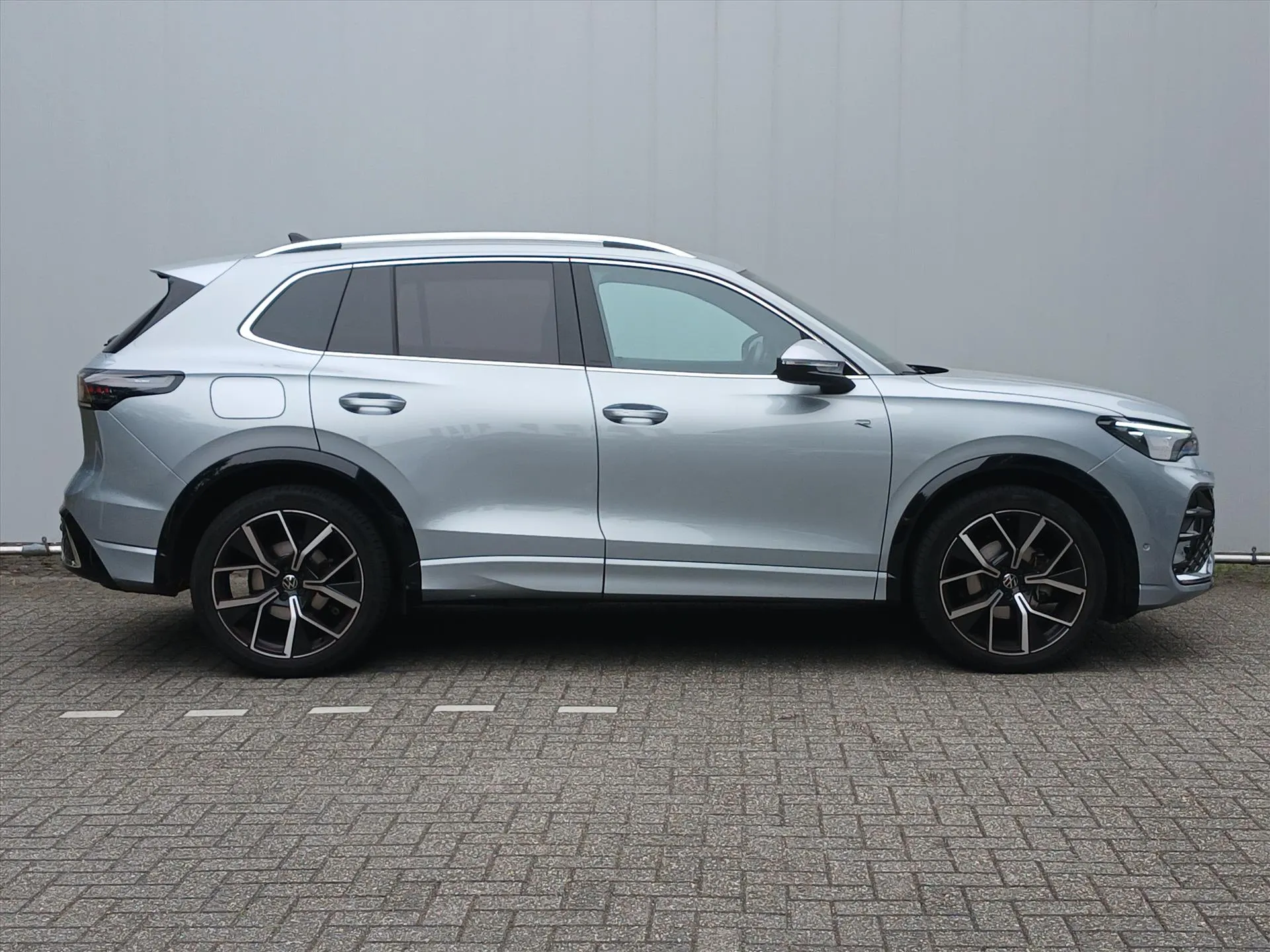 Volkswagen Tiguan met kenteken GZJ-80-P – dashboard