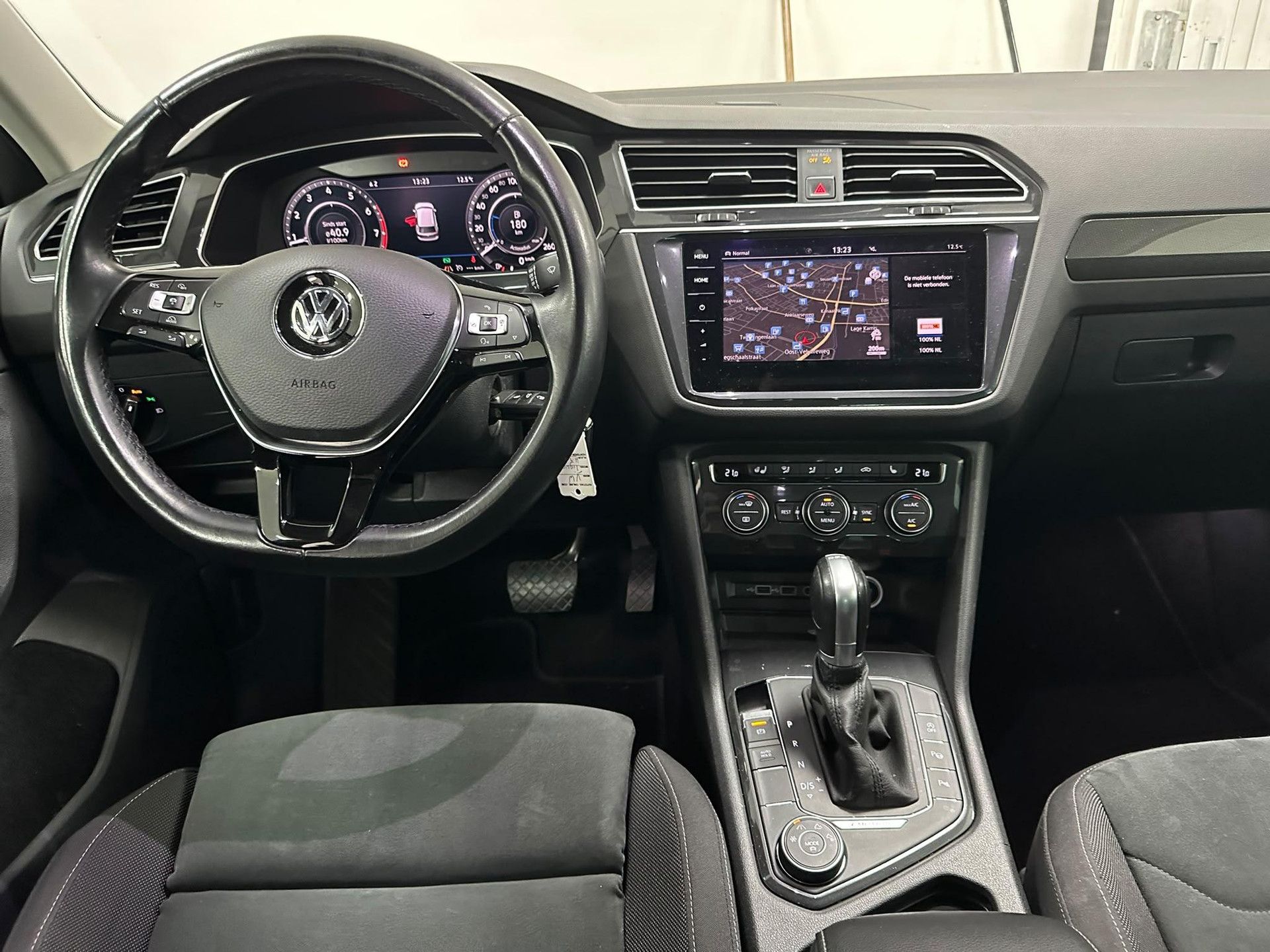 Volkswagen Tiguan met kenteken H-245-JJ – interieur