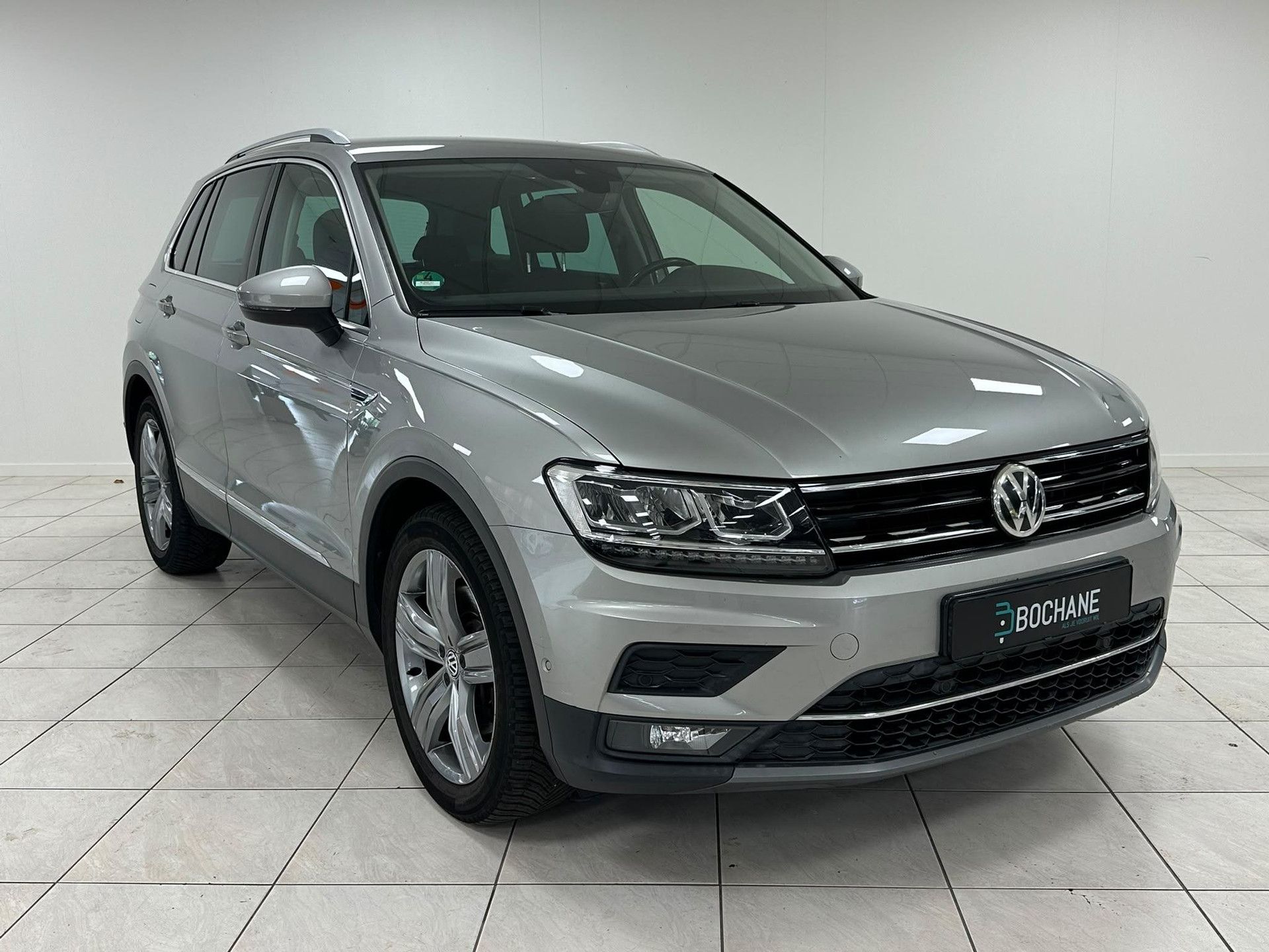 Volkswagen Tiguan met kenteken H-245-JJ – detailfoto