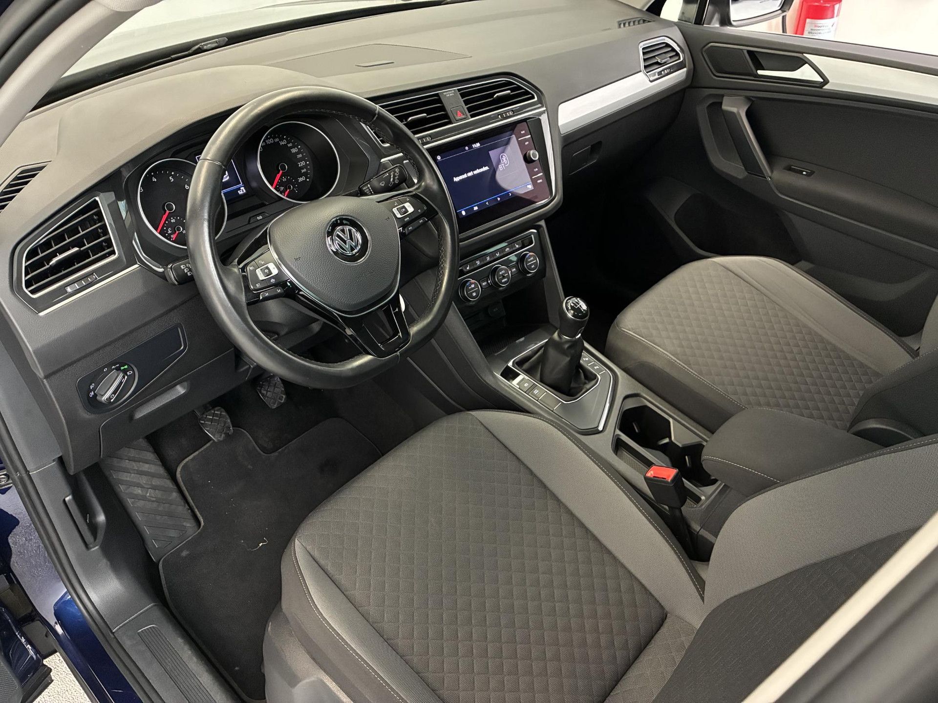 Volkswagen Tiguan met kenteken J-457-ZL – interieur