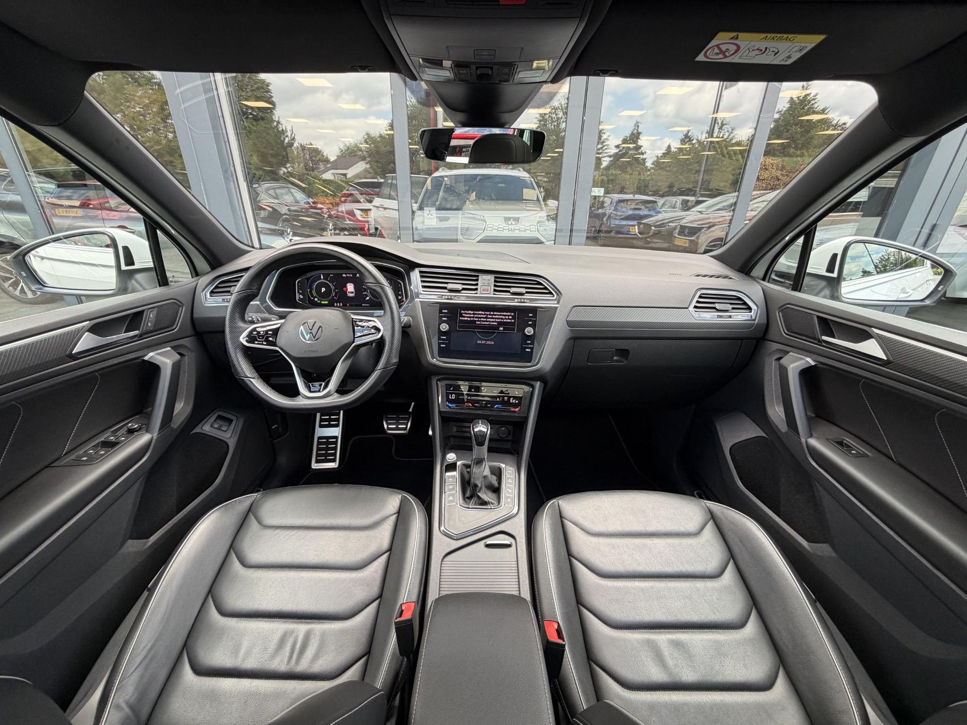 Volkswagen Tiguan met kenteken KNJ-64-S – interieur