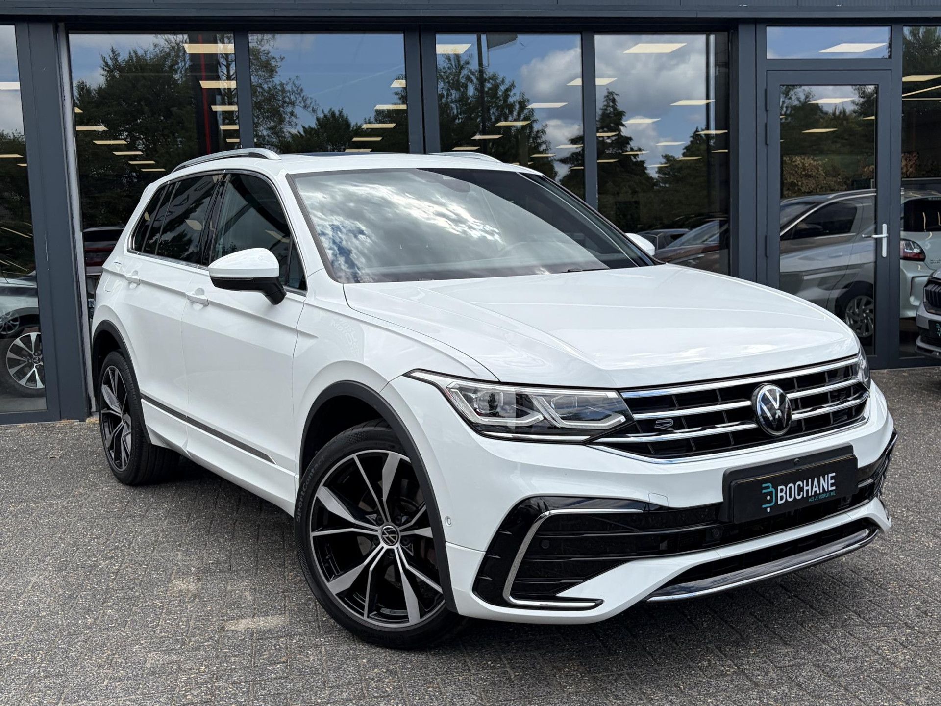 Volkswagen Tiguan met kenteken KNJ-64-S – detailfoto