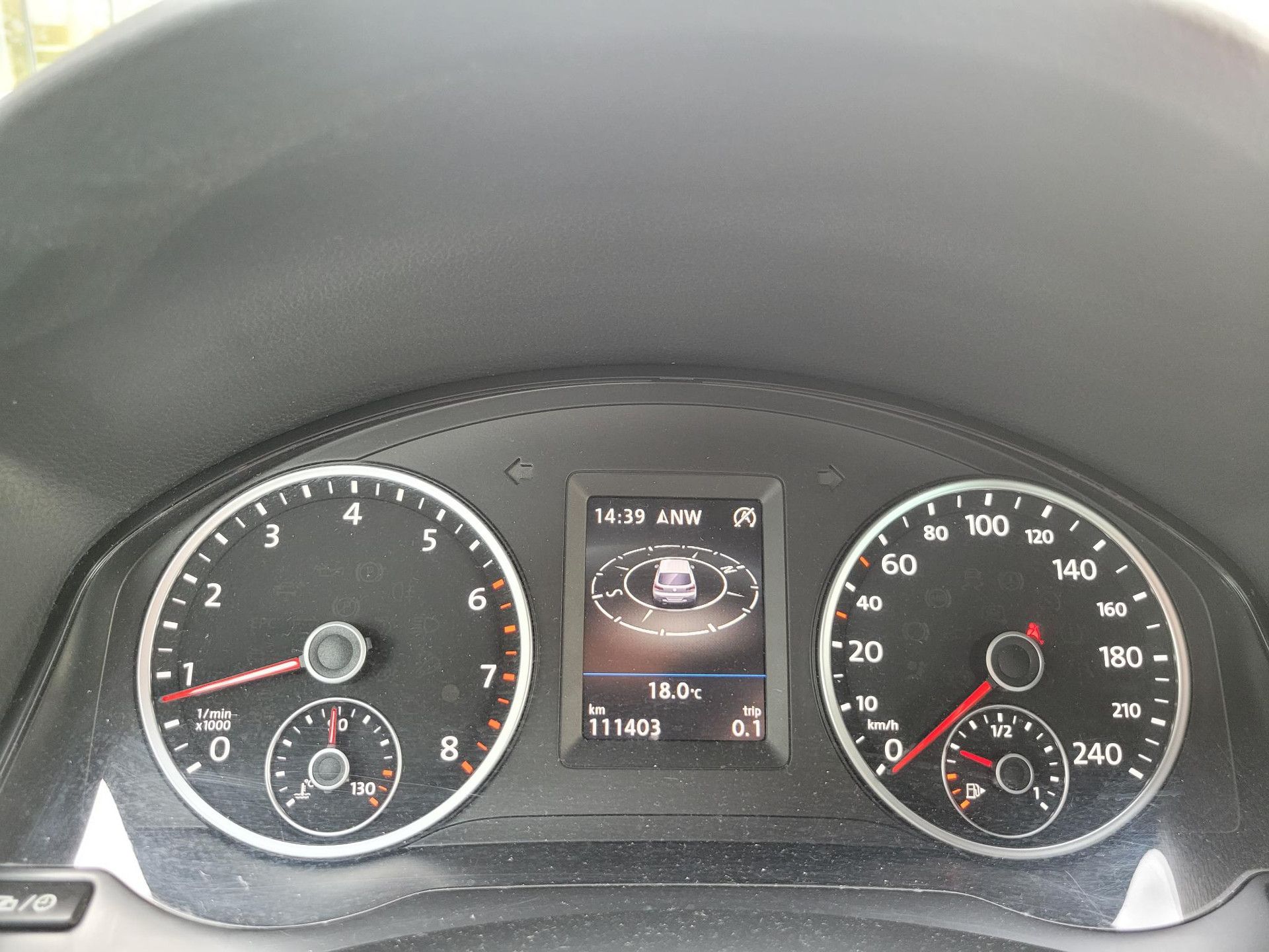 Volkswagen Tiguan met kenteken R-003-HL – dashboard