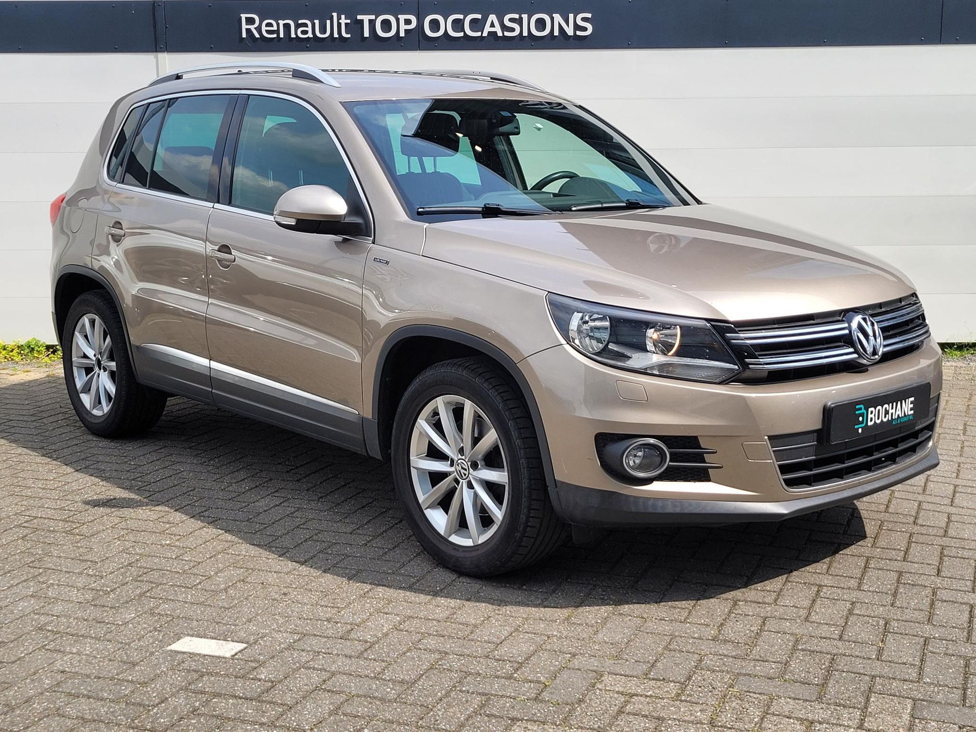 Volkswagen Tiguan met kenteken R-003-HL – detailfoto