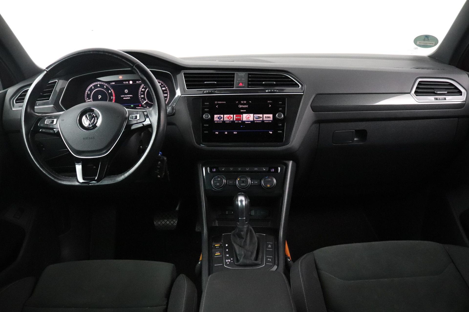 Volkswagen Tiguan met kenteken RR-875-H – interieur