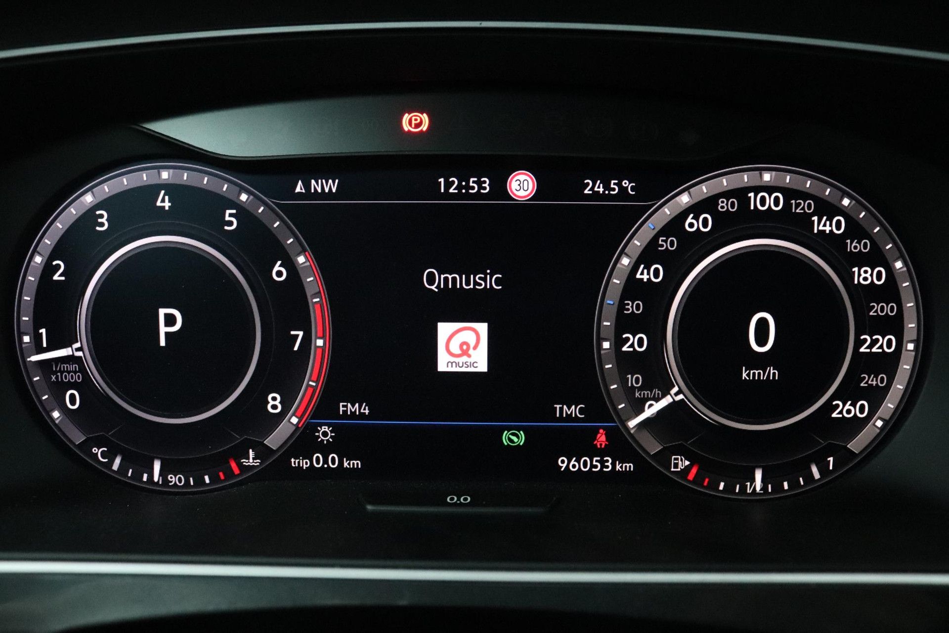Volkswagen Tiguan met kenteken RR-875-H – dashboard