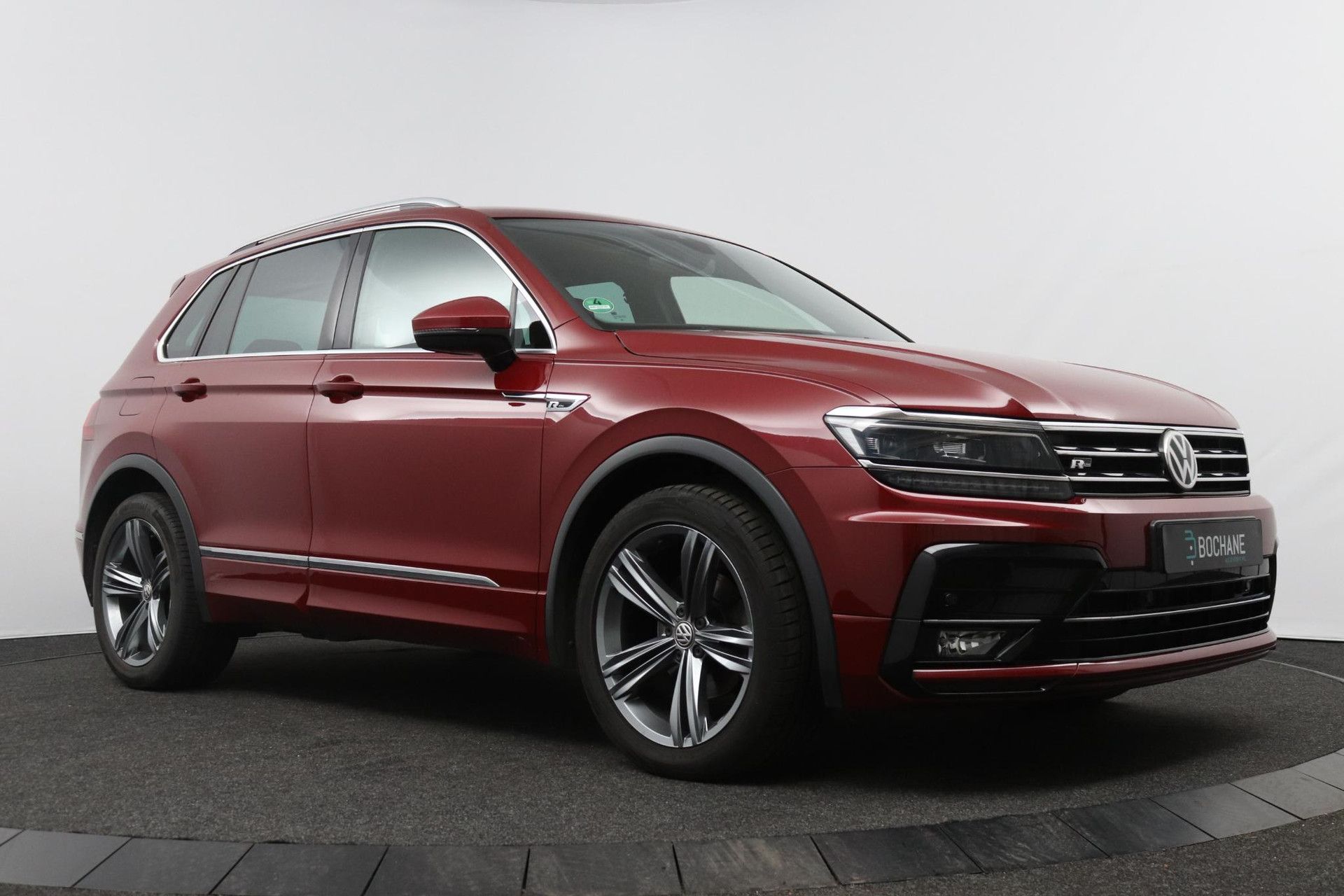 Volkswagen Tiguan met kenteken RR-875-H – detailfoto